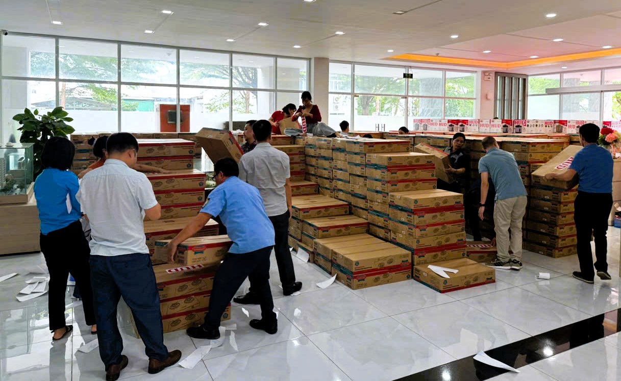Tổng công ty HUD ủng hộ 2.000 phần quà cho người dân Khánh Hòa ảnh hưởng mưa lũ- Ảnh 10.