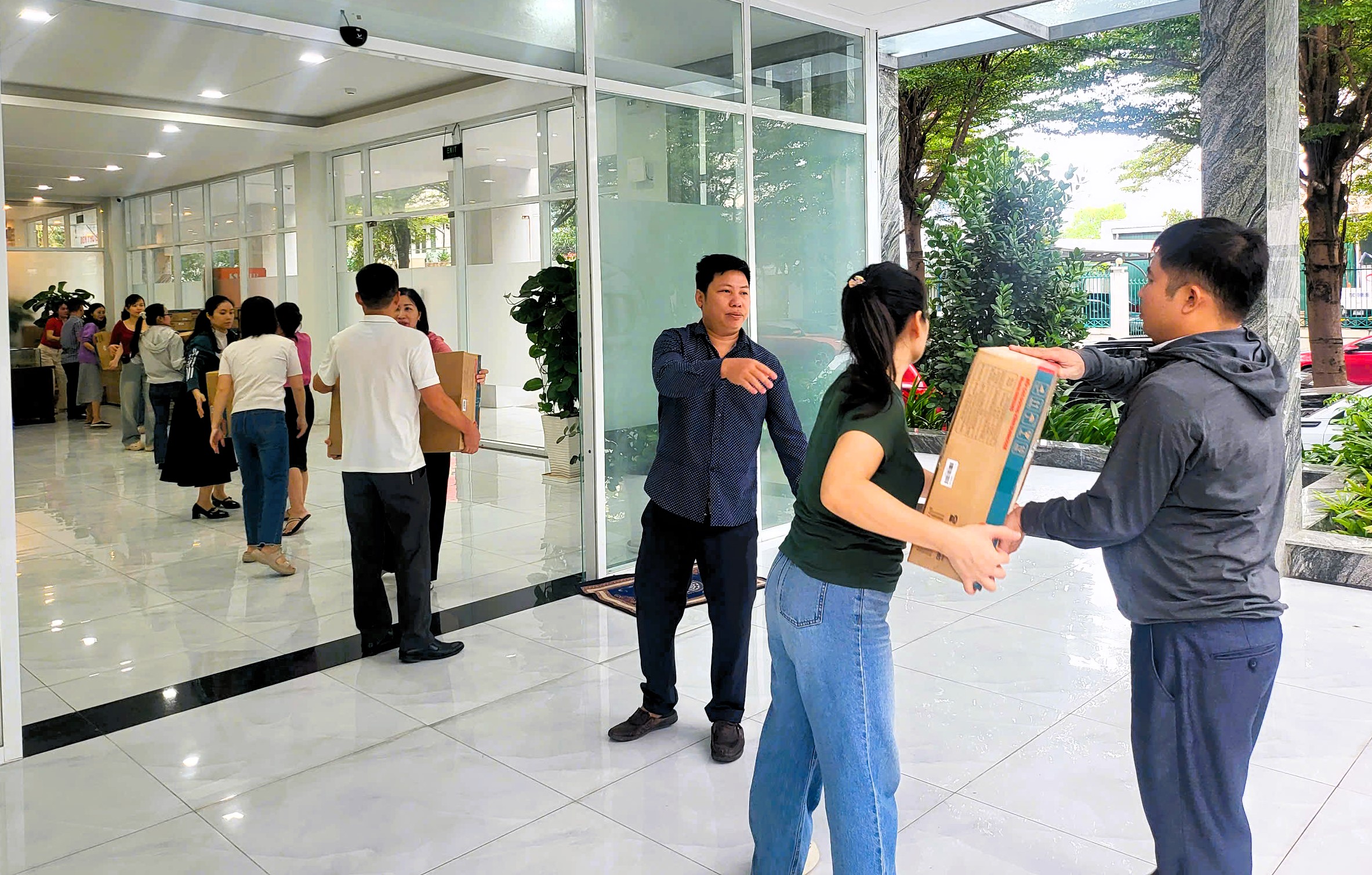 Tổng công ty HUD ủng hộ 2.000 phần quà cho người dân Khánh Hòa ảnh hưởng mưa lũ- Ảnh 9.