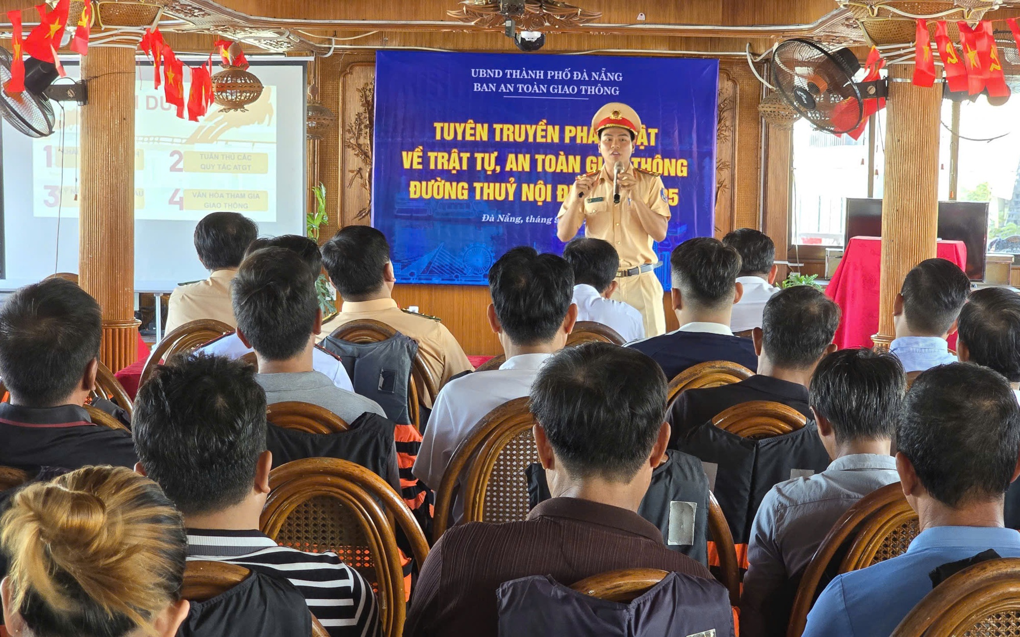 Nhiều giải pháp đảm bảo an toàn giao thông đường thủy nội địa tại Đà Nẵng