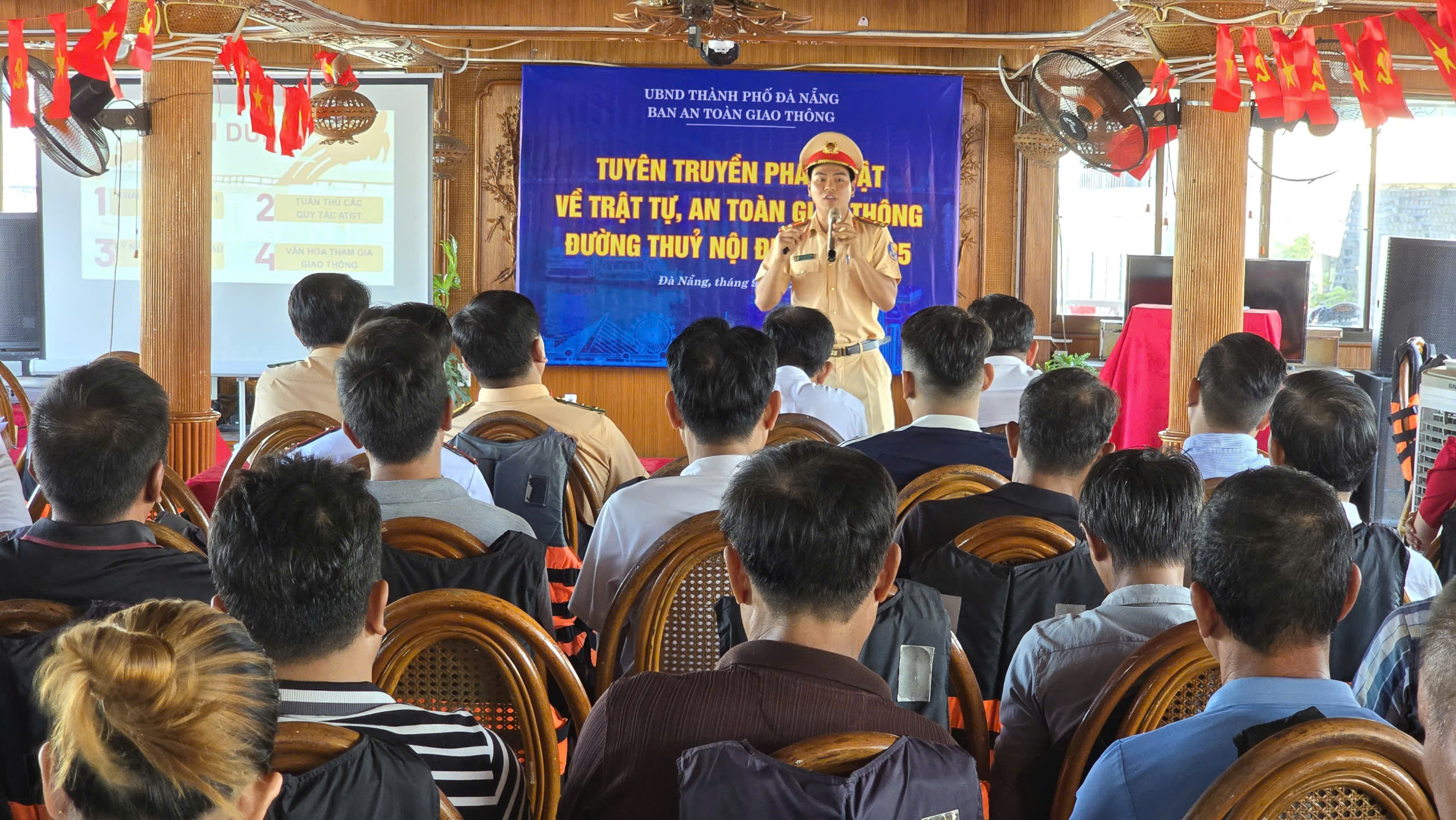 Nhiều giải pháp đảm bảo an toàn giao thông đường thủy nội địa tại Đà Nẵng- Ảnh 2.