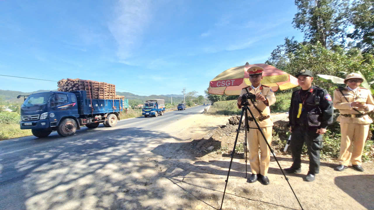 Giải pháp bảo đảm an toàn giao thông trên quốc lộ 1A của CSGT Lạng Sơn- Ảnh 9. Giải pháp bảo đảm an toàn giao thông trên quốc lộ 1A của CSGT Lạng Sơn- Ảnh 9.