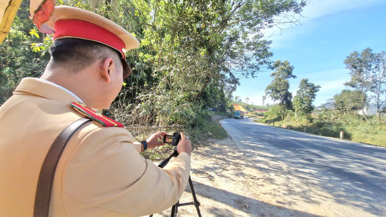 Giải pháp bảo đảm an toàn giao thông trên quốc lộ 1A của CSGT Lạng Sơn- Ảnh 4. Giải pháp bảo đảm an toàn giao thông trên quốc lộ 1A của CSGT Lạng Sơn- Ảnh 4.