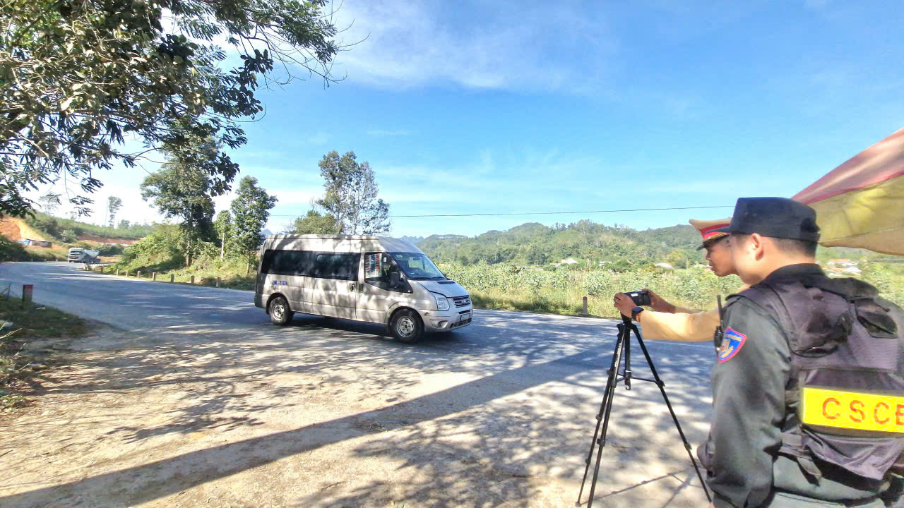 Giải pháp bảo đảm an toàn giao thông trên quốc lộ 1A của CSGT Lạng Sơn- Ảnh 8. Giải pháp bảo đảm an toàn giao thông trên quốc lộ 1A của CSGT Lạng Sơn- Ảnh 8.