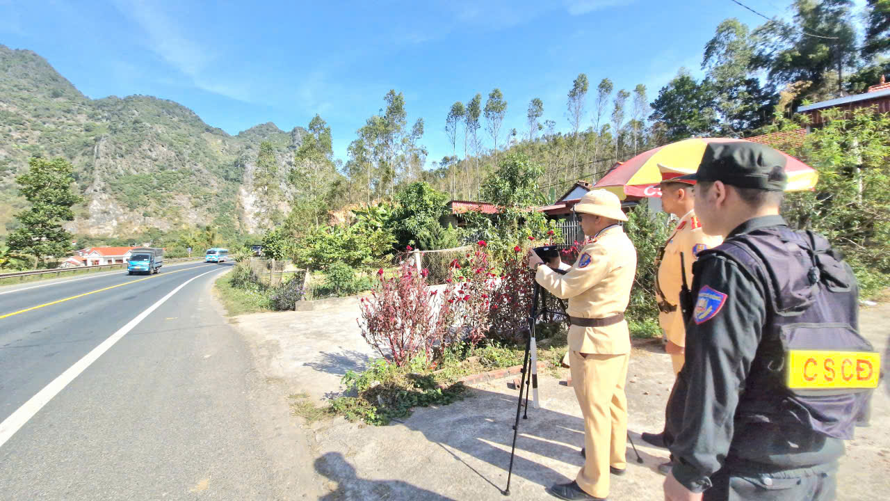 Giải pháp bảo đảm an toàn giao thông trên quốc lộ 1A của CSGT Lạng Sơn- Ảnh 6. Giải pháp bảo đảm an toàn giao thông trên quốc lộ 1A của CSGT Lạng Sơn- Ảnh 6.