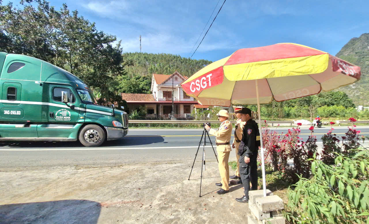 Giải pháp bảo đảm an toàn giao thông trên quốc lộ 1A của CSGT Lạng Sơn- Ảnh 7. Giải pháp bảo đảm an toàn giao thông trên quốc lộ 1A của CSGT Lạng Sơn- Ảnh 7.