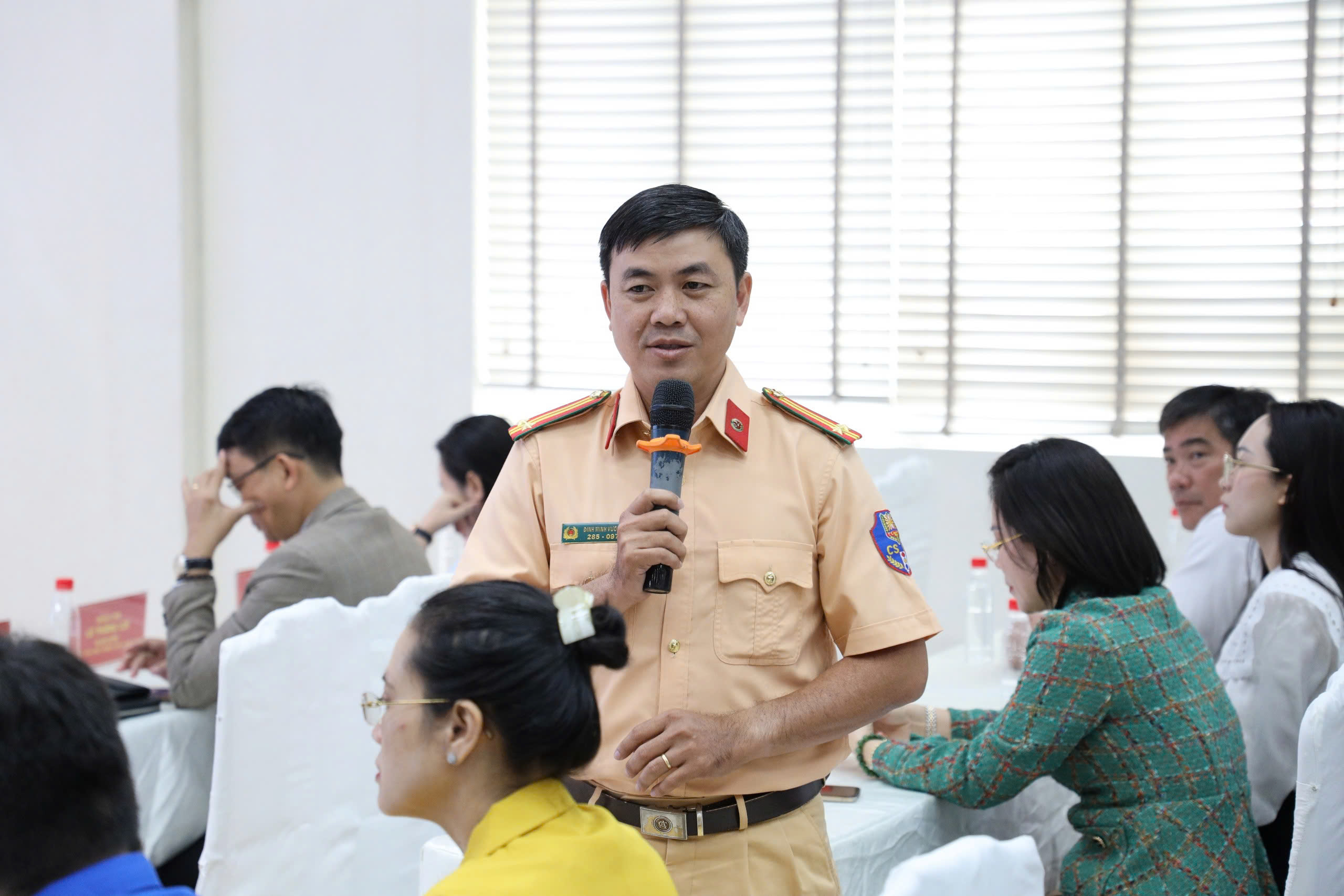 Tốc độ - khoảng cách - quan sát: Bộ ba "chìa khóa vàng" quyết định an toàn giao thông- Ảnh 4. Tốc độ - khoảng cách - quan sát: Bộ ba "chìa khóa vàng" quyết định an toàn giao thông- Ảnh 4.