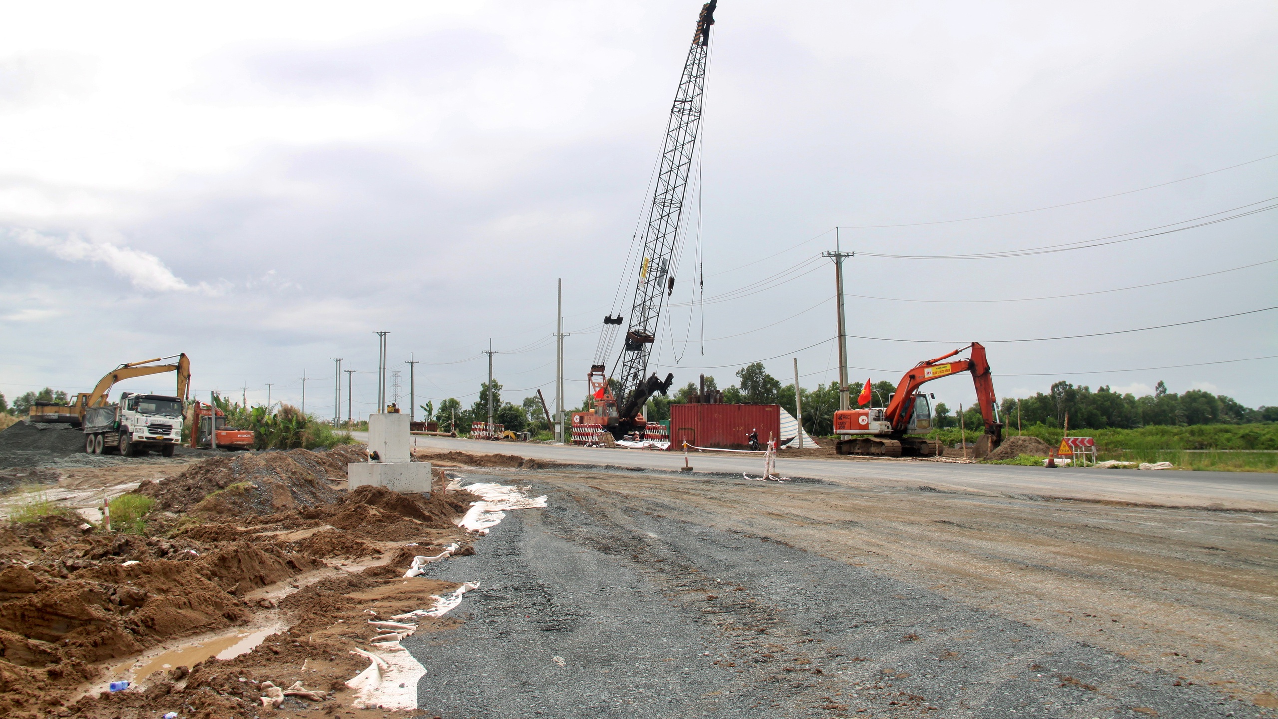 Tháo gỡ vướng mắc trong giải phóng mặt bằng cao tốc Cà Mau - Đất Mũi- Ảnh 1.