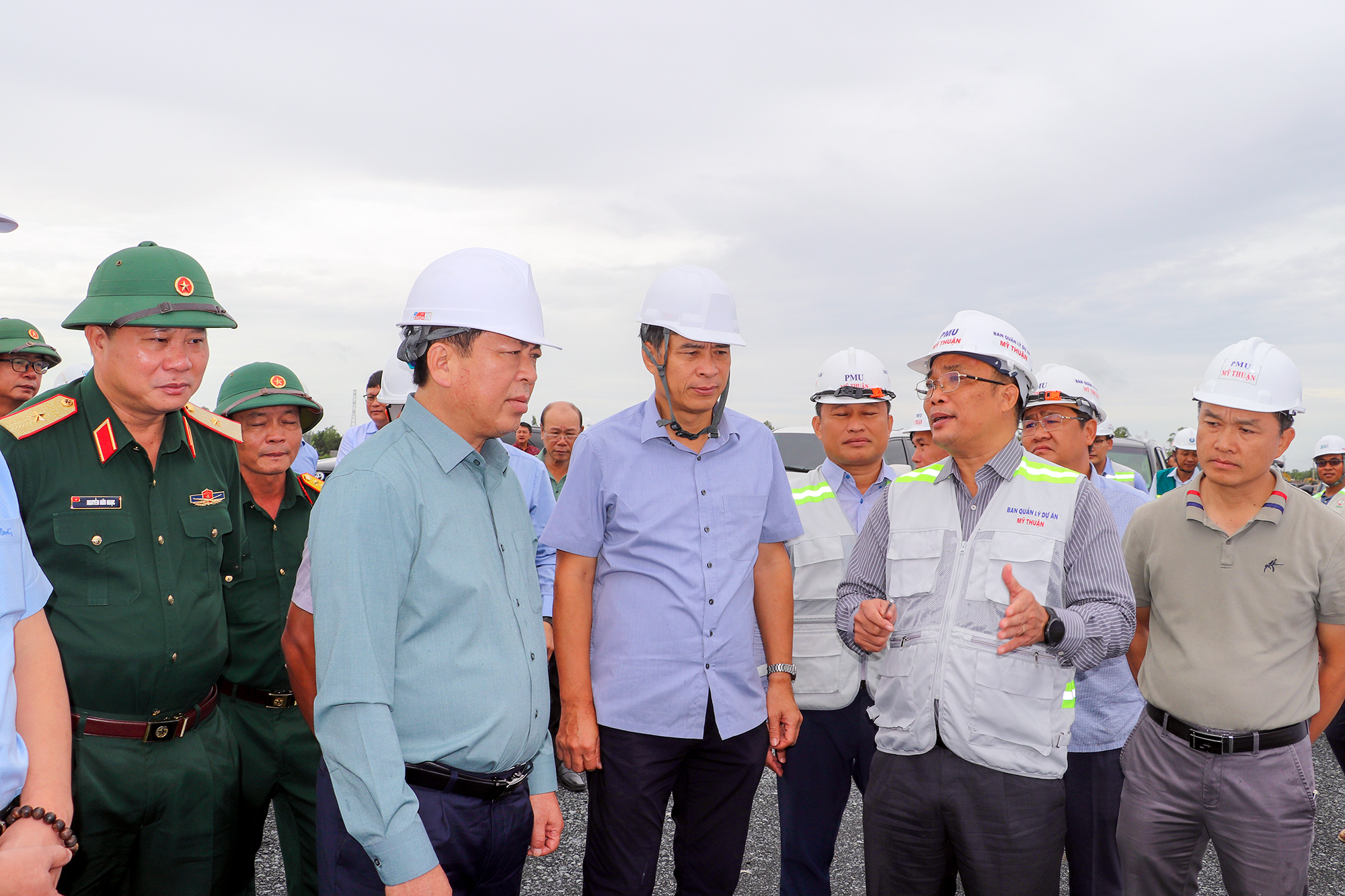 Bộ trưởng Trần Hồng Minh: Dốc toàn lực nối thông "mảnh ghép" cuối cùng cao tốc Bắc - Nam- Ảnh 2.