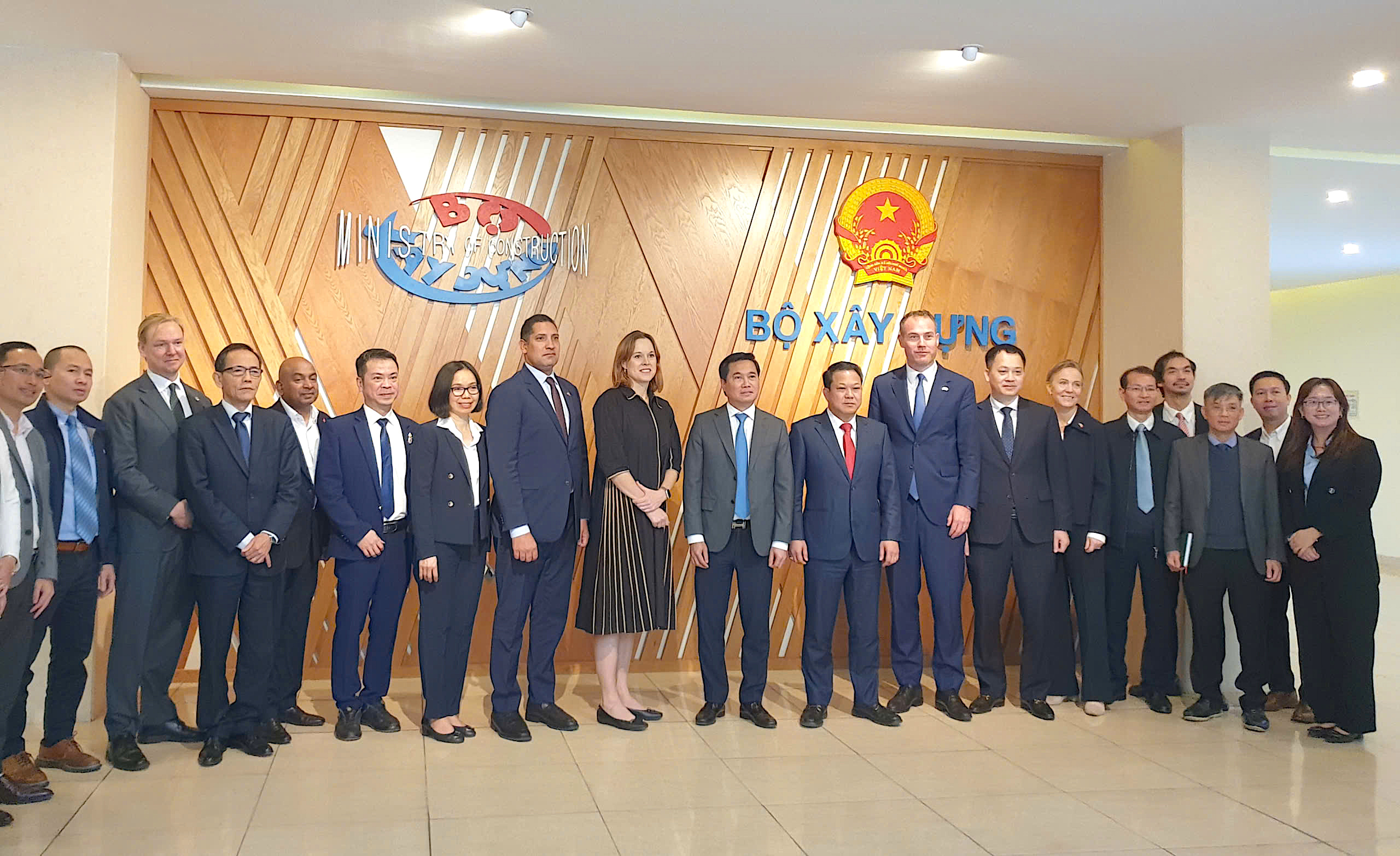 Thụy Điển mong muốn thúc đẩy hợp tác phát triển giao thông xanh, chuyển đổi số- Ảnh 4.