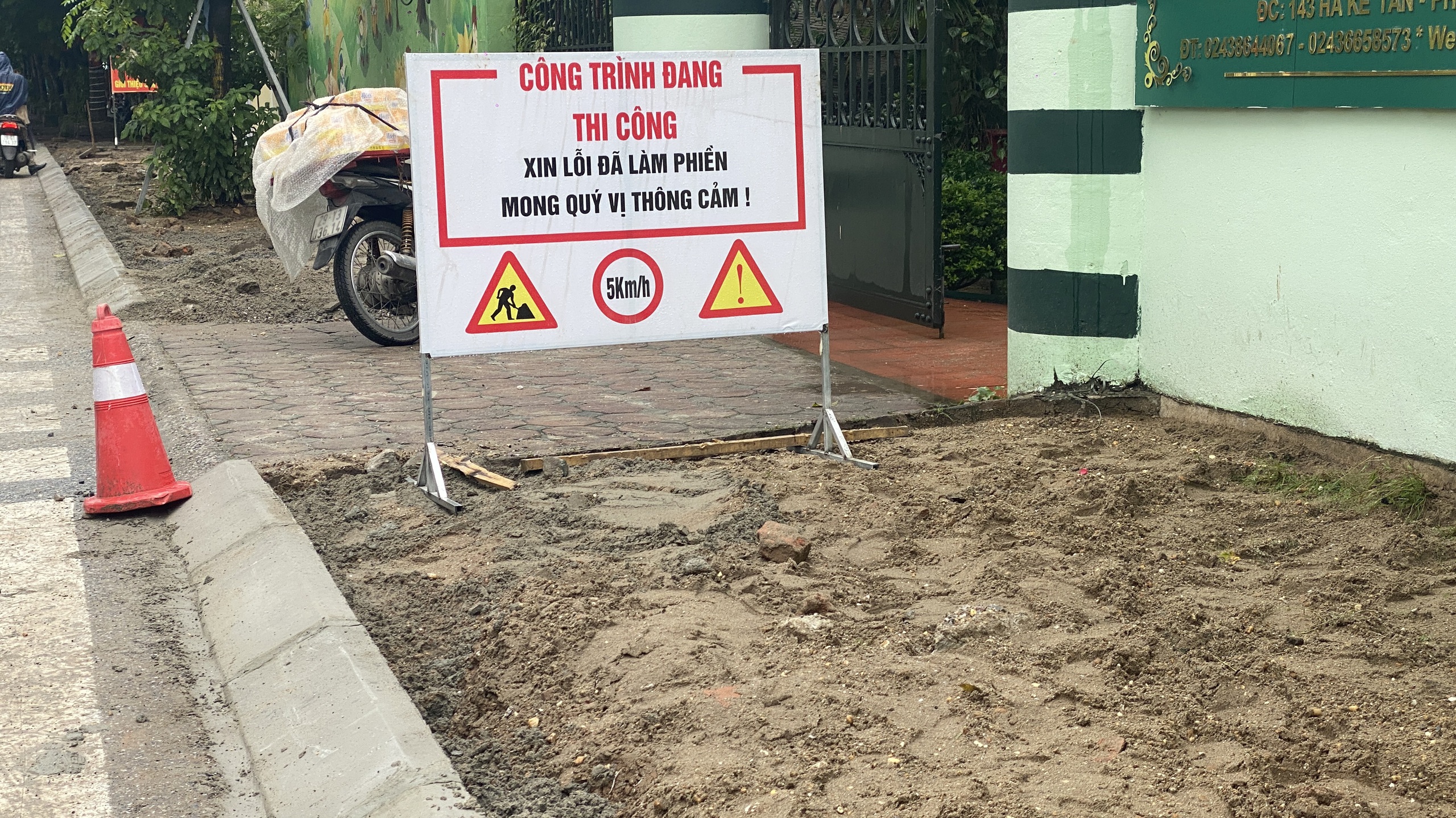 Hà Nội: Nhiều tuyến phố "thay áo mới" dịp cuối năm, dân bức xúc vì chậm tiến độ- Ảnh 1. Hà Nội: Nhiều tuyến phố "thay áo mới" dịp cuối năm, dân bức xúc vì chậm tiến độ- Ảnh 1.