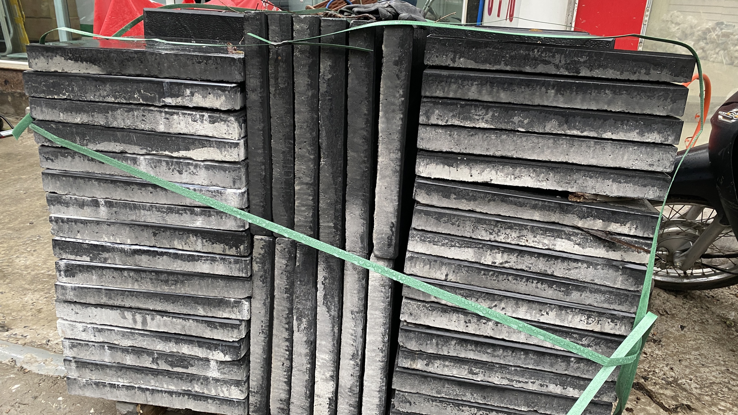 Hà Nội: Nhiều tuyến phố "thay áo mới" dịp cuối năm, dân bức xúc vì chậm tiến độ- Ảnh 11. Hà Nội: Nhiều tuyến phố "thay áo mới" dịp cuối năm, dân bức xúc vì chậm tiến độ- Ảnh 11.