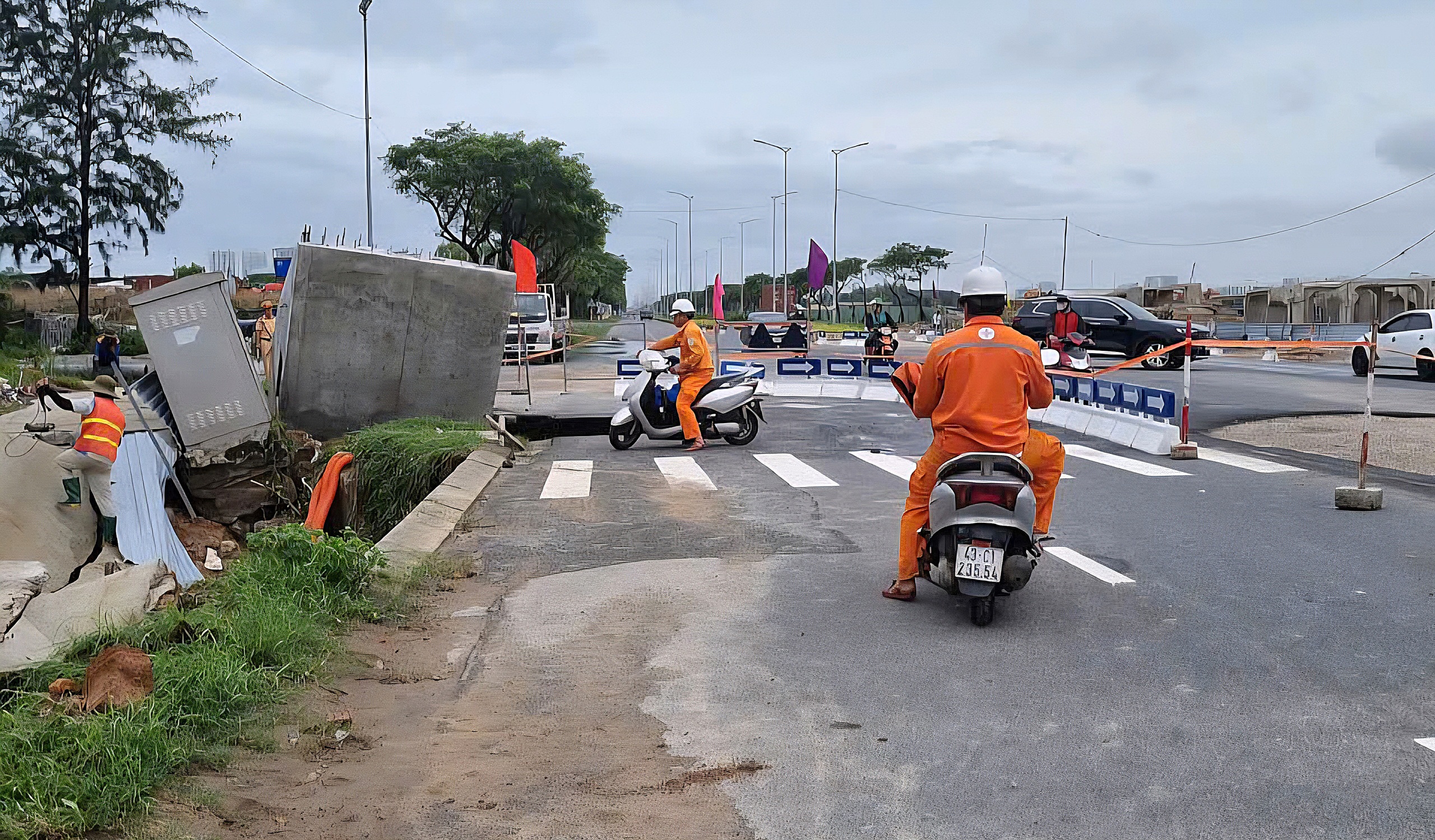 Đường qua Làng Đại học Đà Nẵng sụt lún tạo hố tử thần- Ảnh 2.