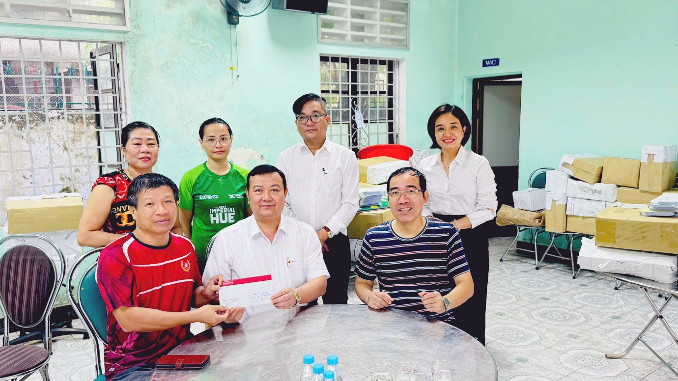 Agribank hỗ trợ kịp thời các tỉnh miền Trung khắc phục hậu quả lũ lụt do mưa lũ lịch sử- Ảnh 3. Agribank hỗ trợ kịp thời các tỉnh miền Trung khắc phục hậu quả lũ lụt do mưa lũ lịch sử- Ảnh 3.