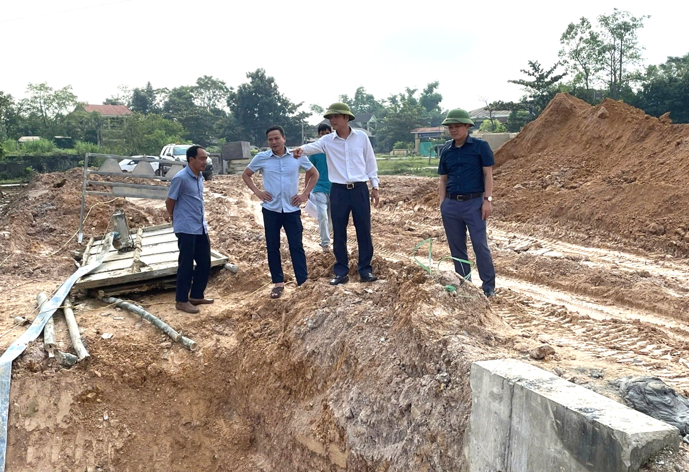 Hà Tĩnh: Sớm gỡ khó trong công tác giải phóng mặt bằng, đẩy nhanh tiến độ các dự án- Ảnh 1.