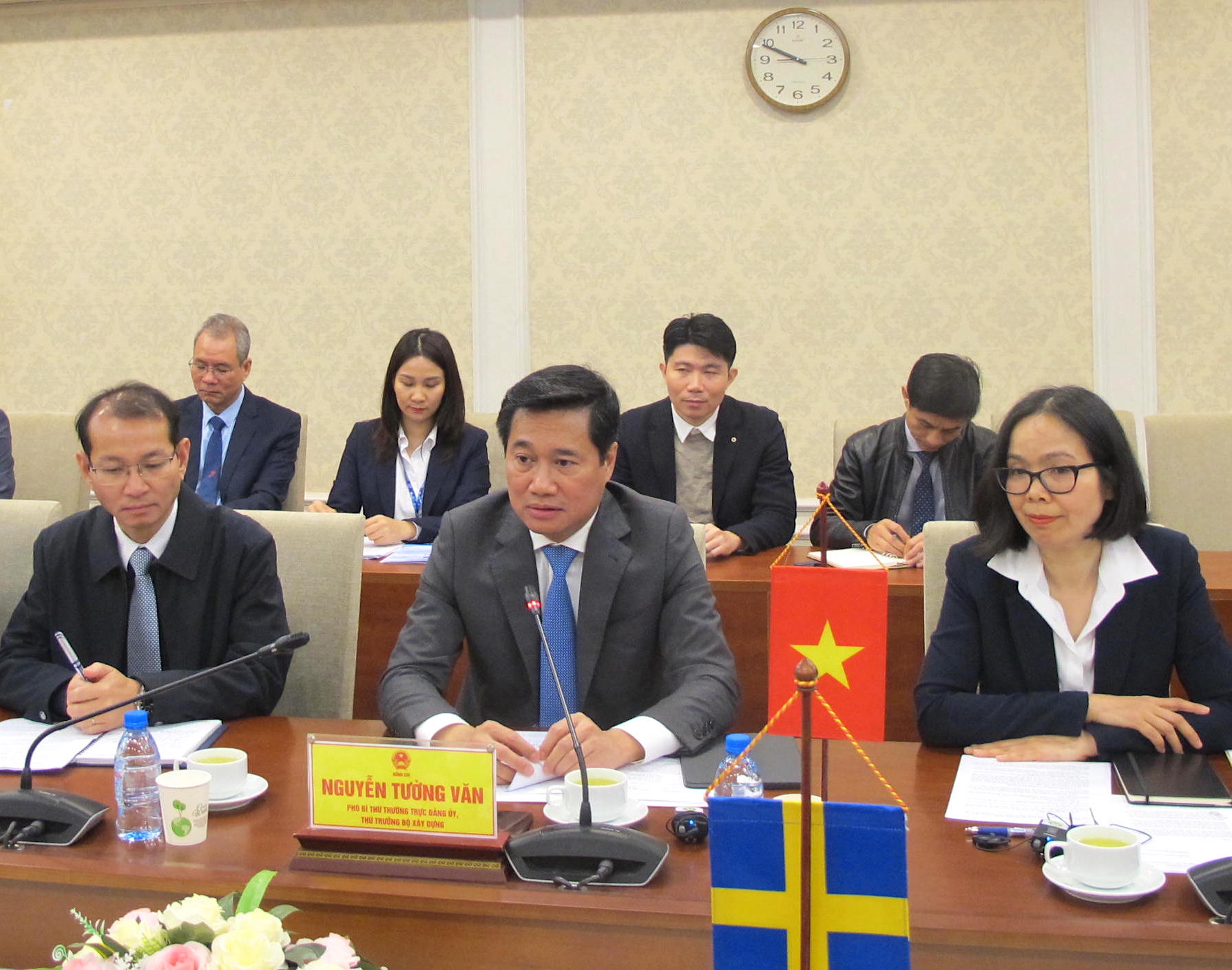 Thụy Điển mong muốn thúc đẩy hợp tác phát triển giao thông xanh, chuyển đổi số- Ảnh 2.