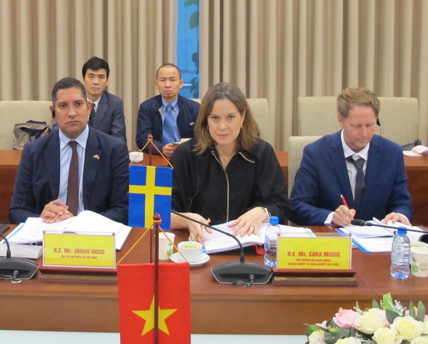 Thụy Điển mong muốn thúc đẩy hợp tác phát triển giao thông xanh, chuyển đổi số- Ảnh 3.