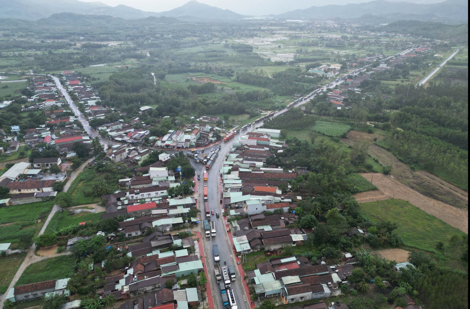 Gia Lai khẩn trương kích hoạt cấp độ ứng phó cao hơn một cấp đối với bão Kalmaegi- Ảnh 4.