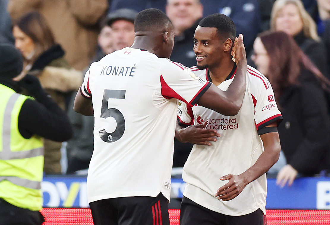 Premier League: Isak stråler, Liverpool vinner 2-0 mot West Ham - Bilde 1. Ngoại hạng Anh: Isak tỏa sáng, Liverpool thắng 2-0 trước West Ham- Ảnh 1.