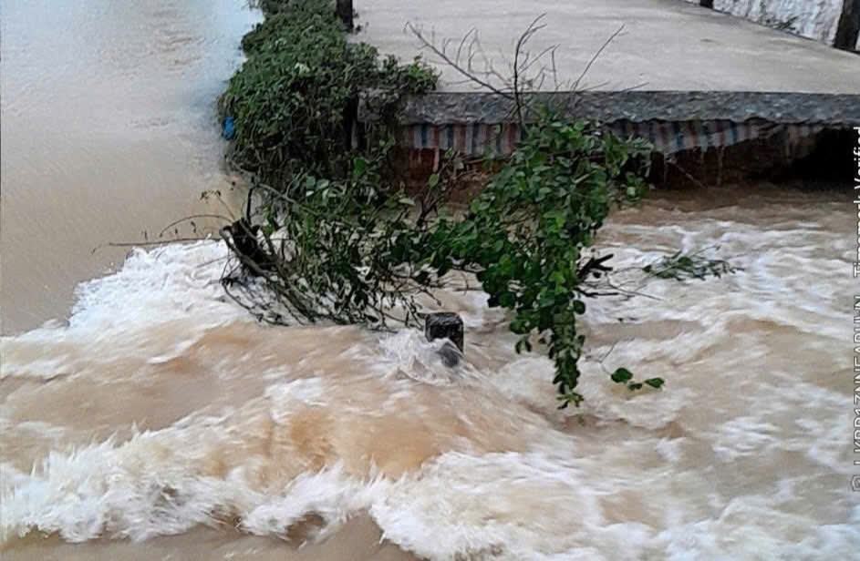 Còn 54.000 nhà bị ngập, chưa "hồi sức" sau mưa lũ, Huế lại gồng mình chống bão Kalmaegi - Ảnh 2.