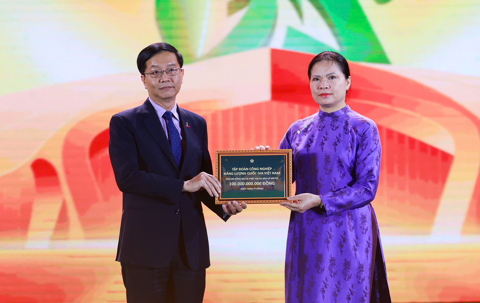 Petrovietnam kịp thời hỗ trợ c&aacute;c tỉnh miền Trung bị ảnh hưởng thi&ecirc;n tai- Ảnh 4.