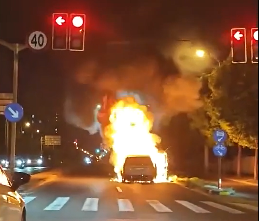 Li Auto triệu hồi hơn 11 nghìn xe điện sau vụ cháy xe như pháo hoa- Ảnh 1.