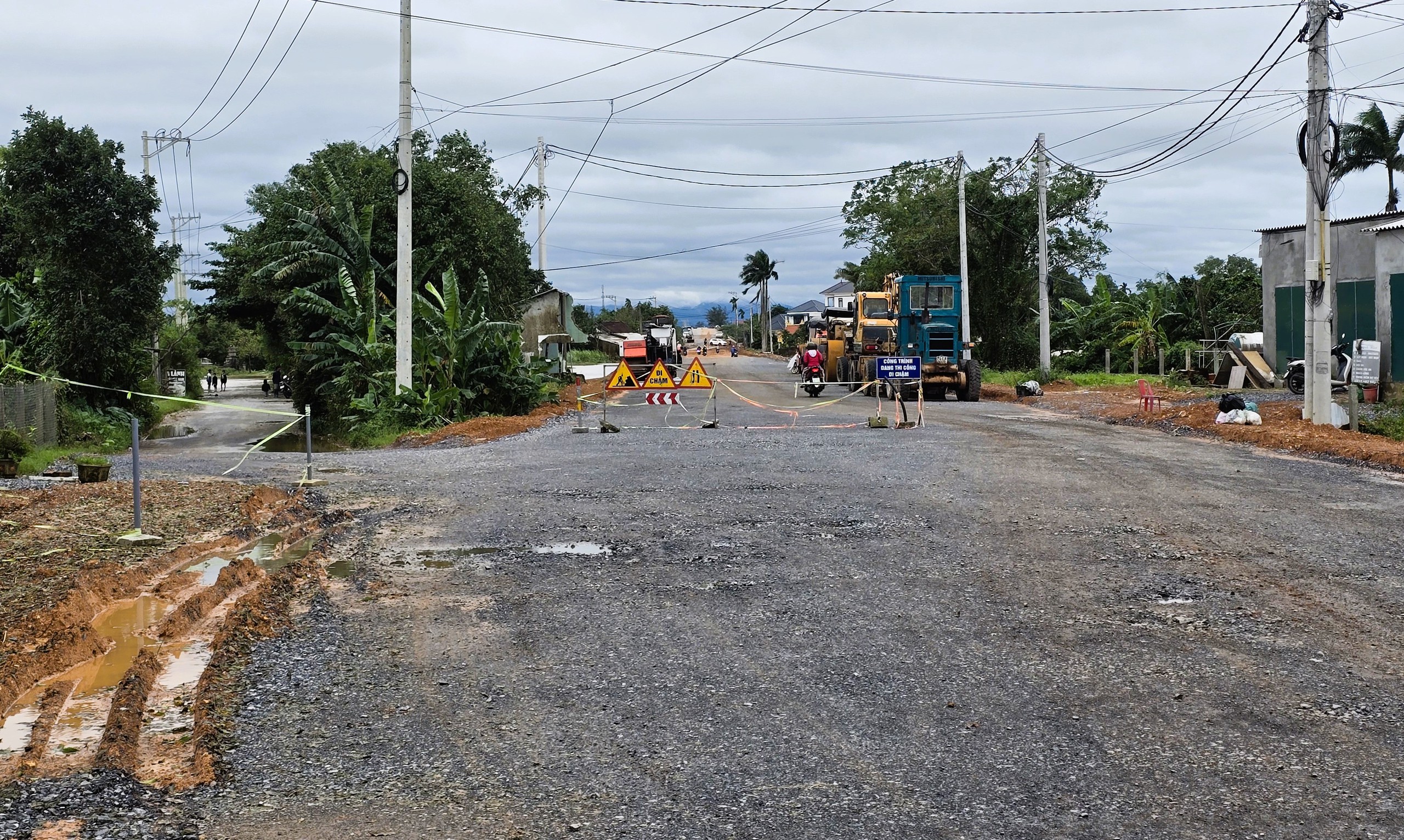 Quảng Trị vẫn còn hàng nghìn hộ dân ngập lụt, gần 18.000 học sinh nghỉ học- Ảnh 10. Quảng Trị vẫn còn hàng nghìn hộ dân ngập lụt, gần 18.000 học sinh nghỉ học- Ảnh 10.