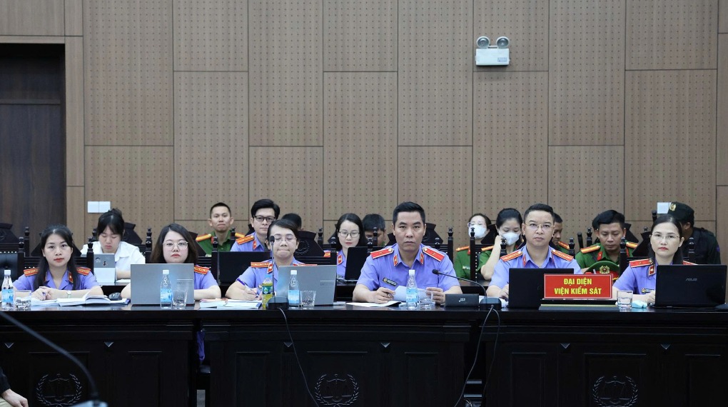 Vụ đánh bạc trăm triệu USD: Một cựu phó chủ tịch tỉnh bị đề nghị hơn 4 năm tù- Ảnh 1. Vụ đánh bạc trăm triệu USD: Một cựu phó chủ tịch tỉnh bị đề nghị hơn 4 năm tù- Ảnh 1.