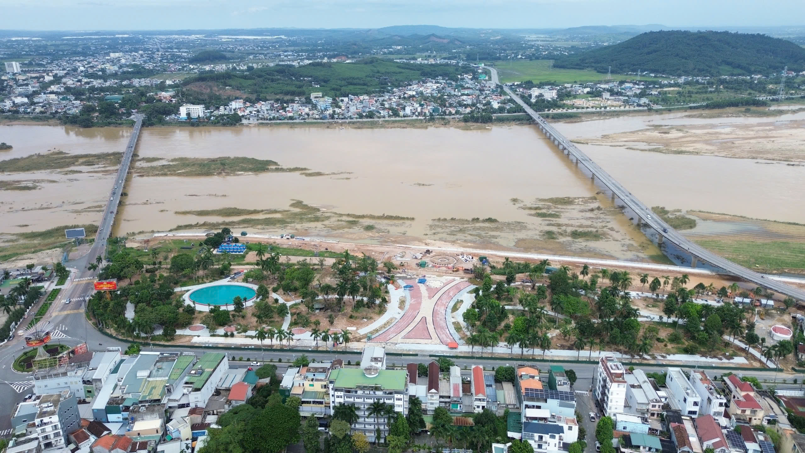 Quảng Ngãi thúc tiến độ và giải ngân các dự án hạ tầng tổng mức đầu tư gần 4.000 tỷ đồng- Ảnh 3. Quảng Ngãi thúc tiến độ và giải ngân các dự án hạ tầng tổng mức đầu tư gần 4.000 tỷ đồng- Ảnh 3.