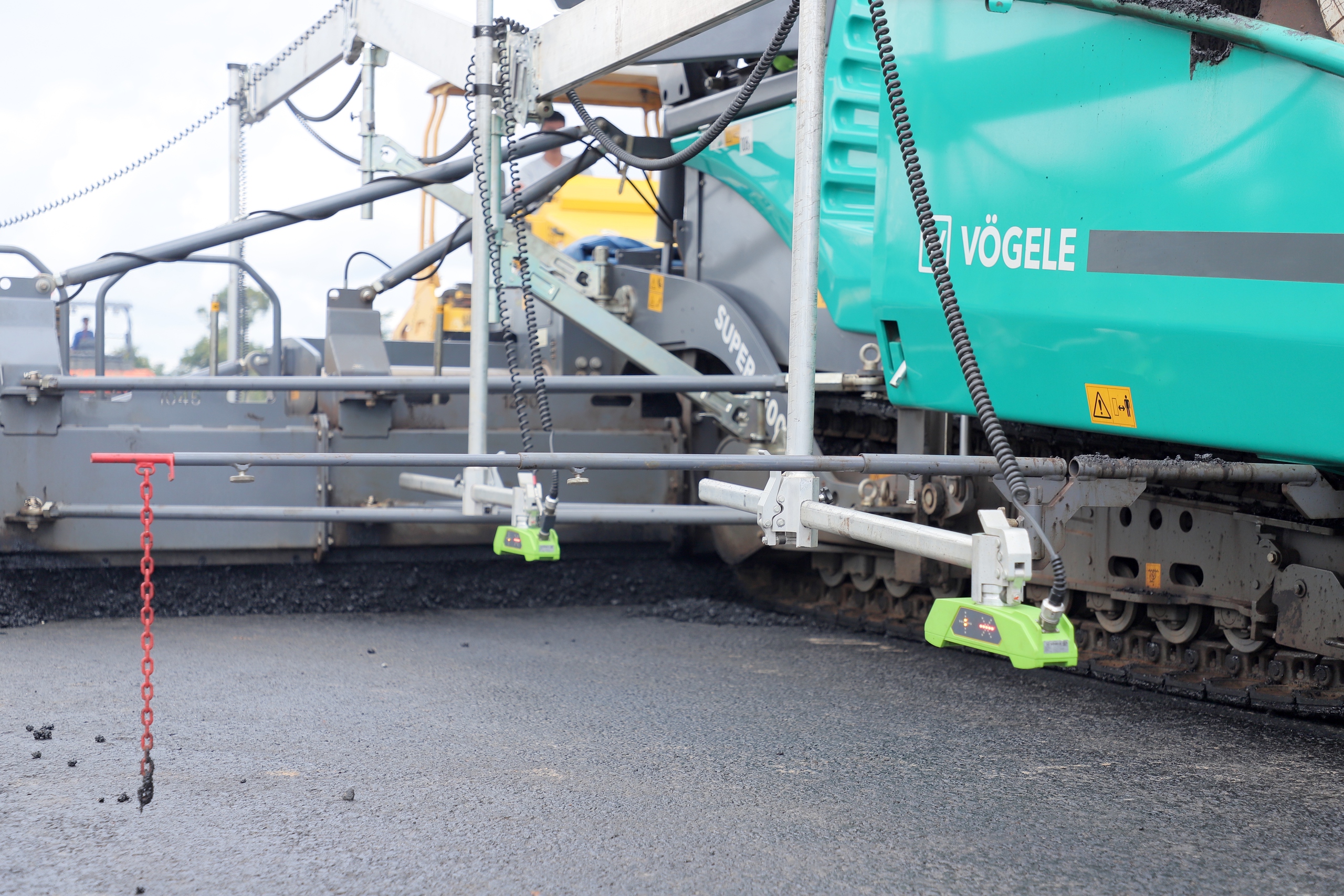 Cận cảnh từng mét thảm bê tông nhựa định hình diện mạo cao tốc Khánh Hòa - Buôn Ma Thuột- Ảnh 5.