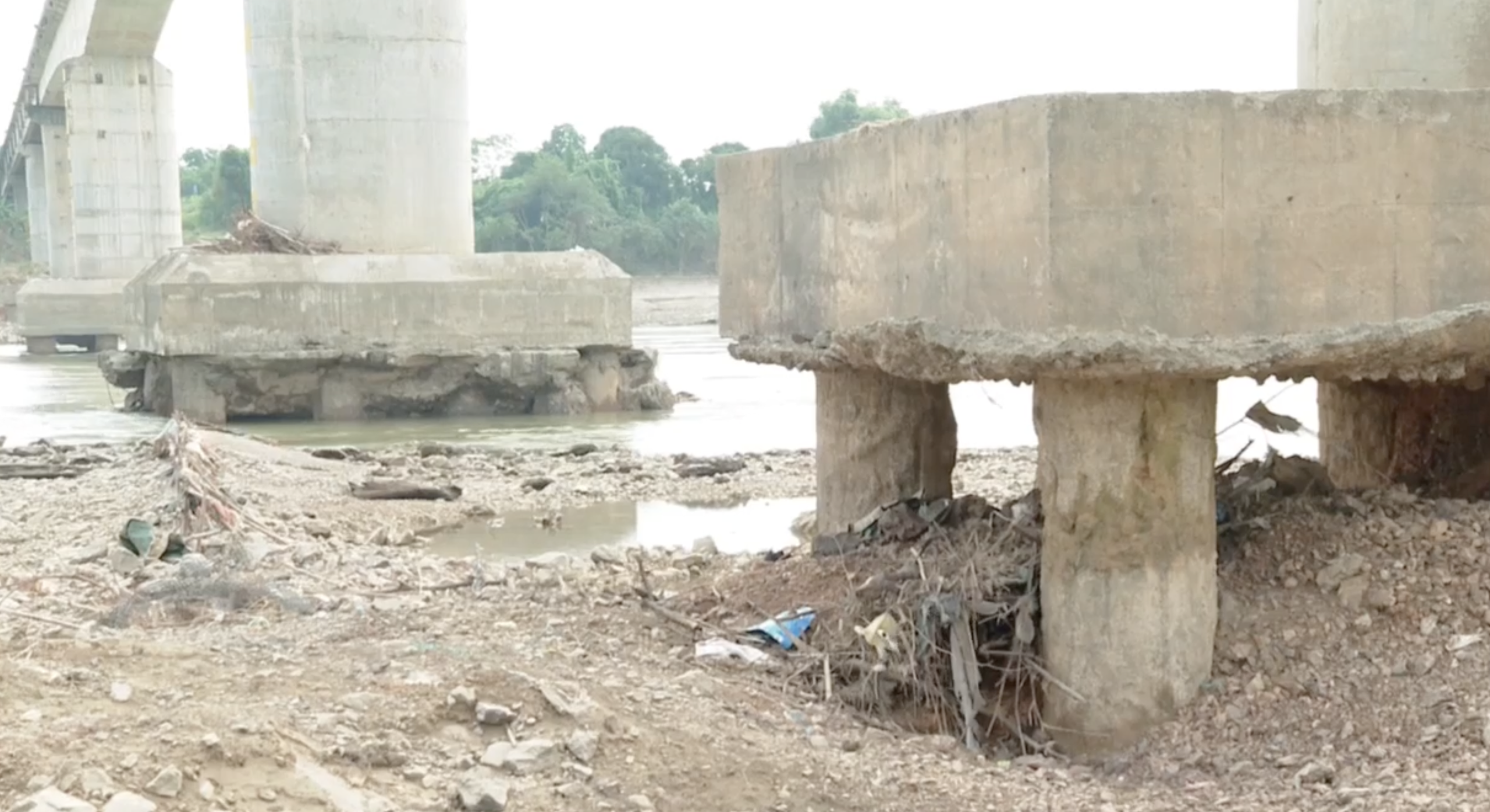 Bộ Xây dựng yêu cầu khẩn trương kiểm định cầu Sông Lô - Ảnh 1. Bộ Xây dựng yêu cầu khẩn trương kiểm định cầu Sông Lô - Ảnh 1.