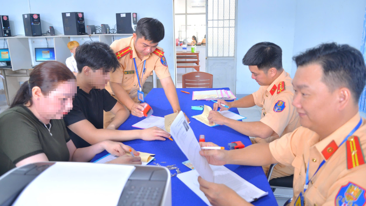 Cà Mau tổ chức liên tiếp 10 kỳ sát hạch lái xe trong tháng 11- Ảnh 1.