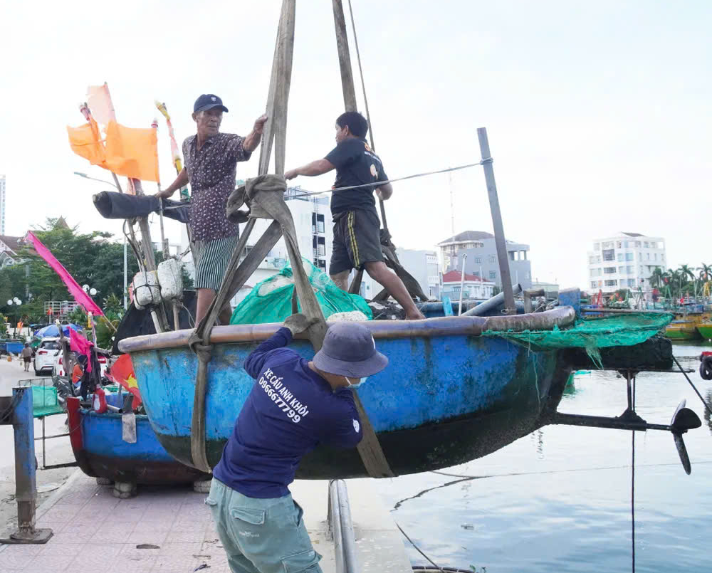 Ứng phó bão số 13: Gia Lai sơ tán gần 350.000 người dân, học sinh nghỉ học từ chiều 5/11- Ảnh 1. Ứng phó bão số 13: Gia Lai sơ tán gần 350.000 người dân, học sinh nghỉ học từ chiều 5/11- Ảnh 1.