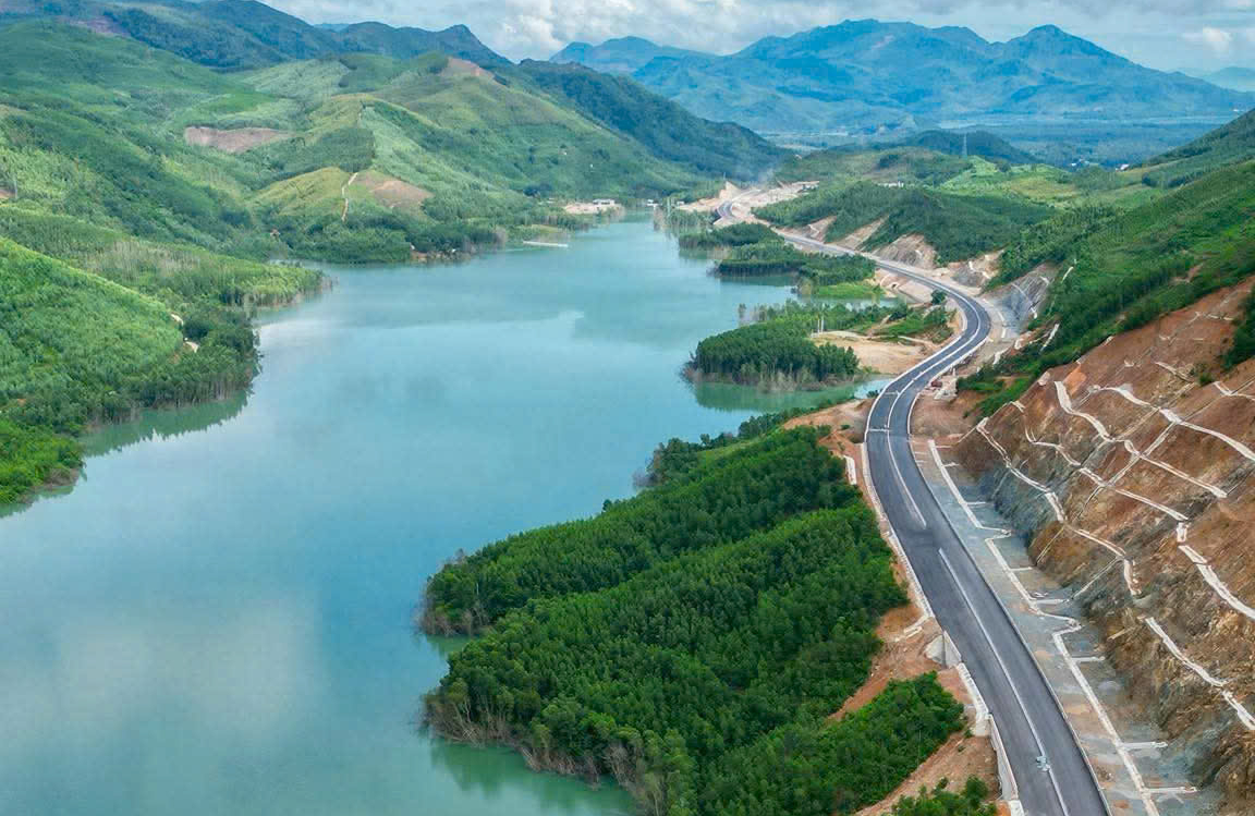 Đảm bảo an toàn cho công nhân, bảo vệ khối lượng cao tốc qua Gia Lai, Đắk Lắk trước bão- Ảnh 1.