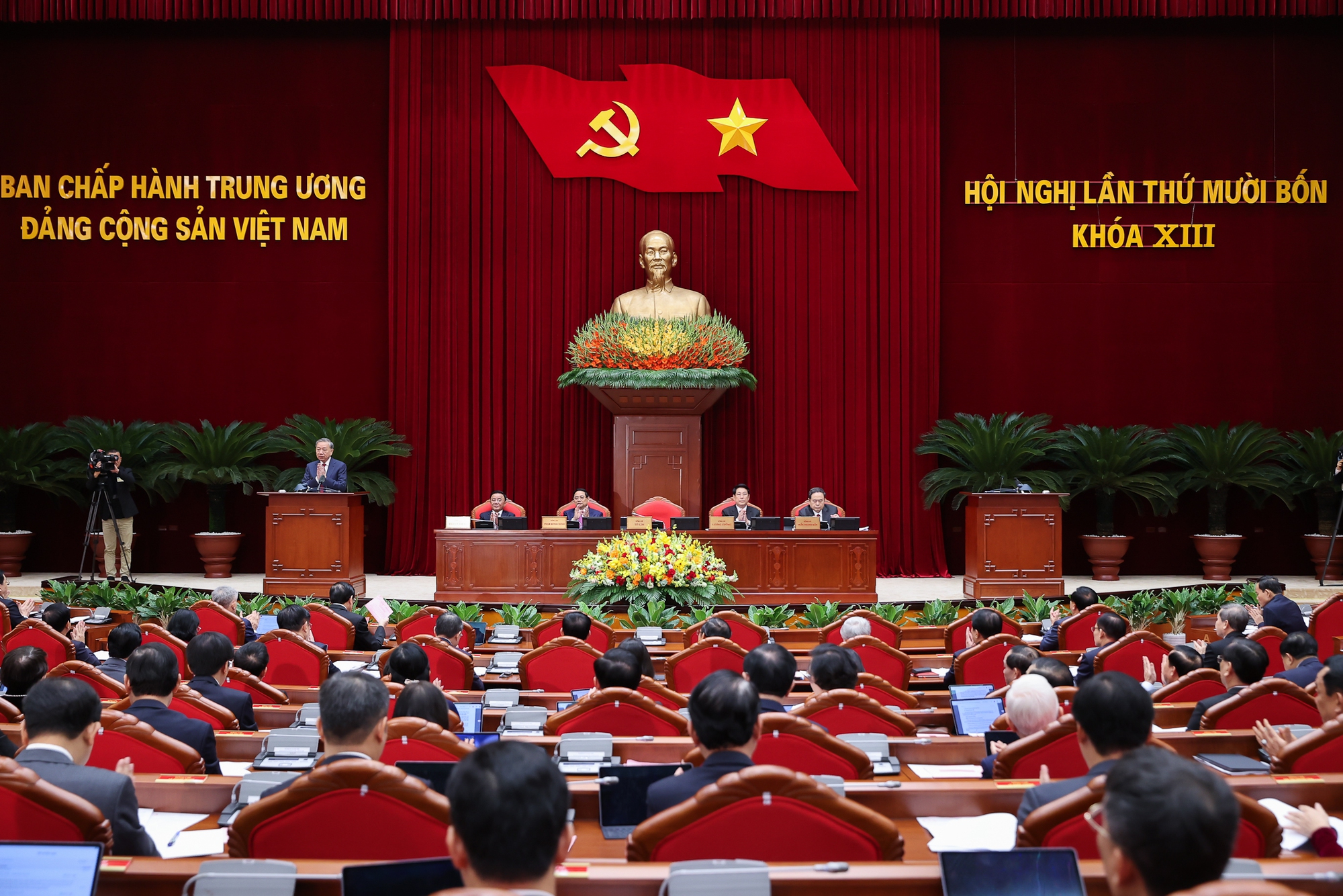 Lựa chọn nhân sự giới thiệu tham gia Bộ Chính trị, Ban Bí thư khóa XIV- Ảnh 2. Lựa chọn nhân sự giới thiệu tham gia Bộ Chính trị, Ban Bí thư khóa XIV- Ảnh 2.