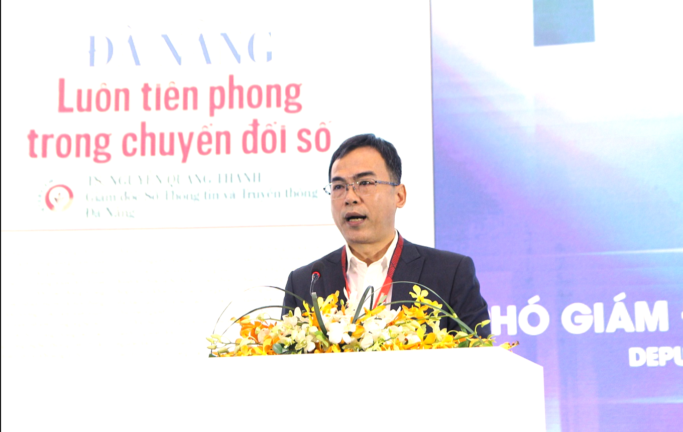 Đổi mới sáng tạo - động lực phát triển đô thị thông minh- Ảnh 4. Ông Đinh Thế Vinh, Phó Giám đốc Sở Xây dựng thành phố Đà Nẵng chia sẻ kinh nghiệm của Đà Nẵng trong chuyển đổi số dịch vụ hành chính công.