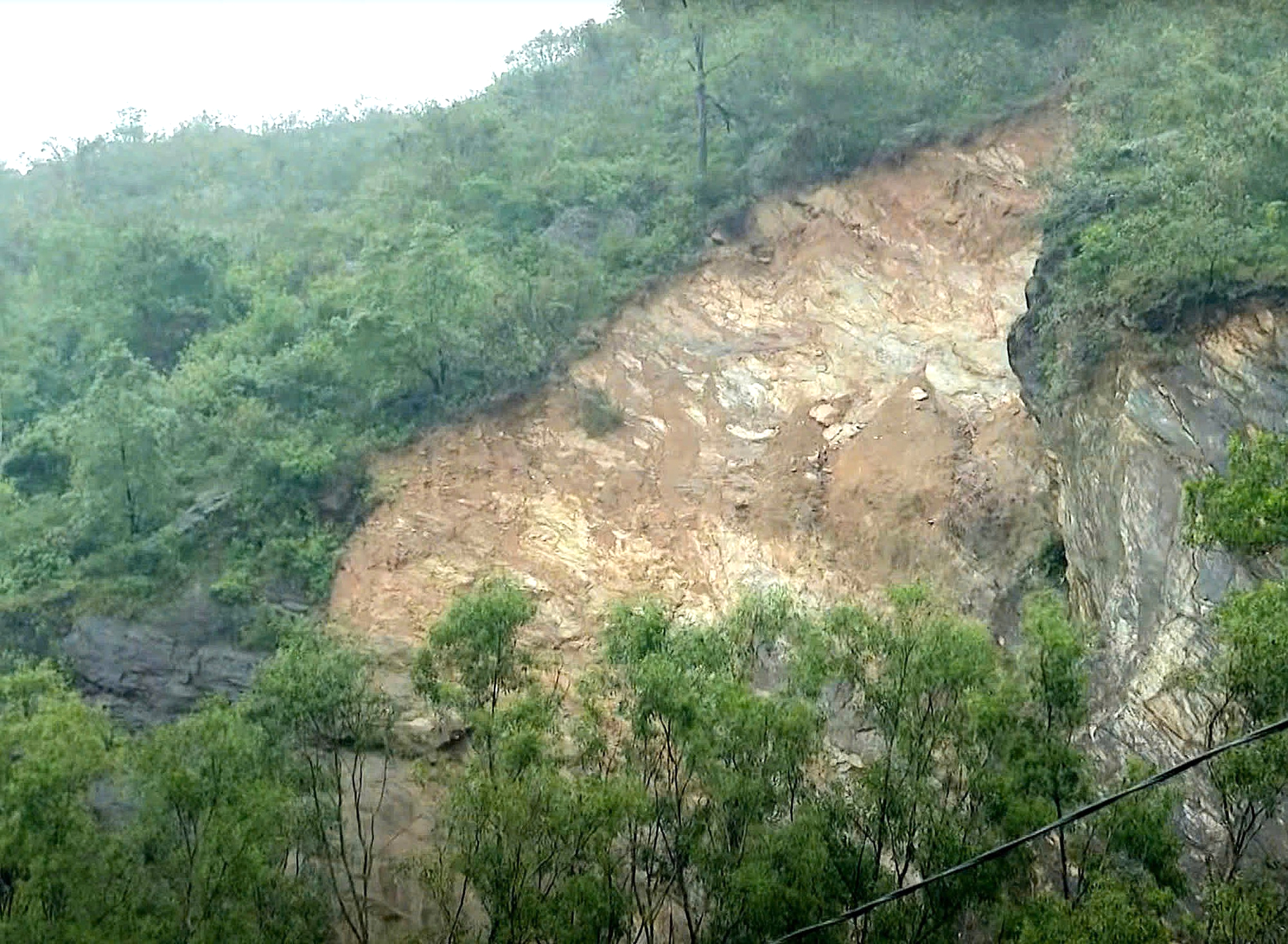 Nghệ An: Cần sớm triển khai giải pháp chống sạt lở tại núi Thành- Ảnh 1. Nghệ An: Cần sớm triển khai giải pháp chống sạt lở tại núi Thành- Ảnh 1.