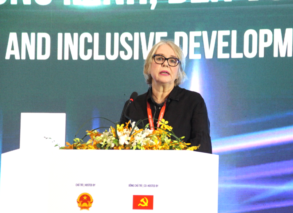 Hoàn thiện thể chế và chính sách để phát triển đô thị bền vững- Ảnh 2. Bà Michaela Baur nhận định, Việt Nam cần thúc đẩy mô hình phát triển đô thị có khả năng thích ứng với biến đổi khí hậu.