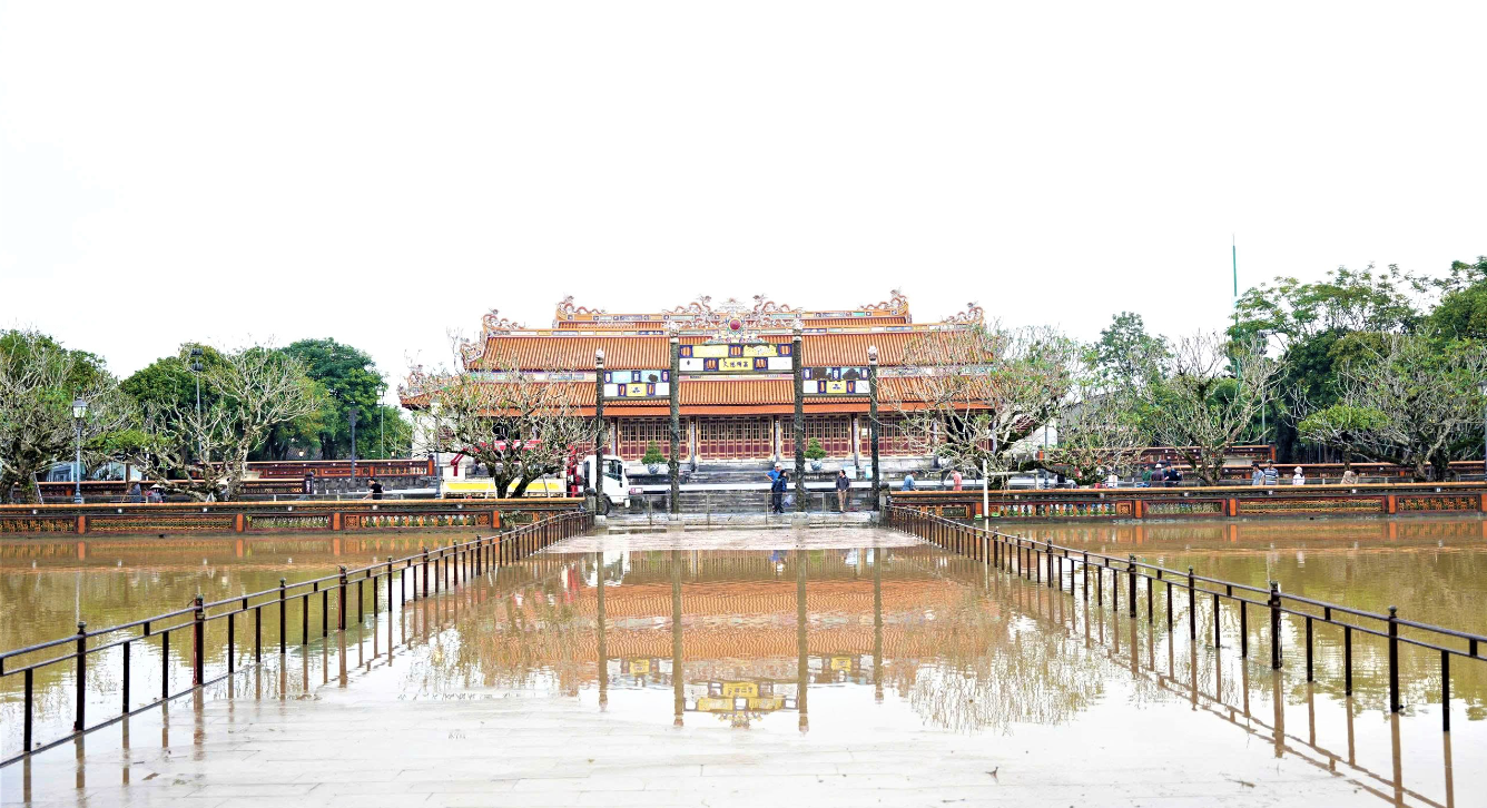 Bộ Văn hóa, Thể thao và Du lịch chỉ đạo khắc phục sự cố sập tường Hoàng thành Huế- Ảnh 2. Bộ Văn hóa, Thể thao và Du lịch chỉ đạo khắc phục sự cố sập tường Hoàng thành Huế- Ảnh 2.