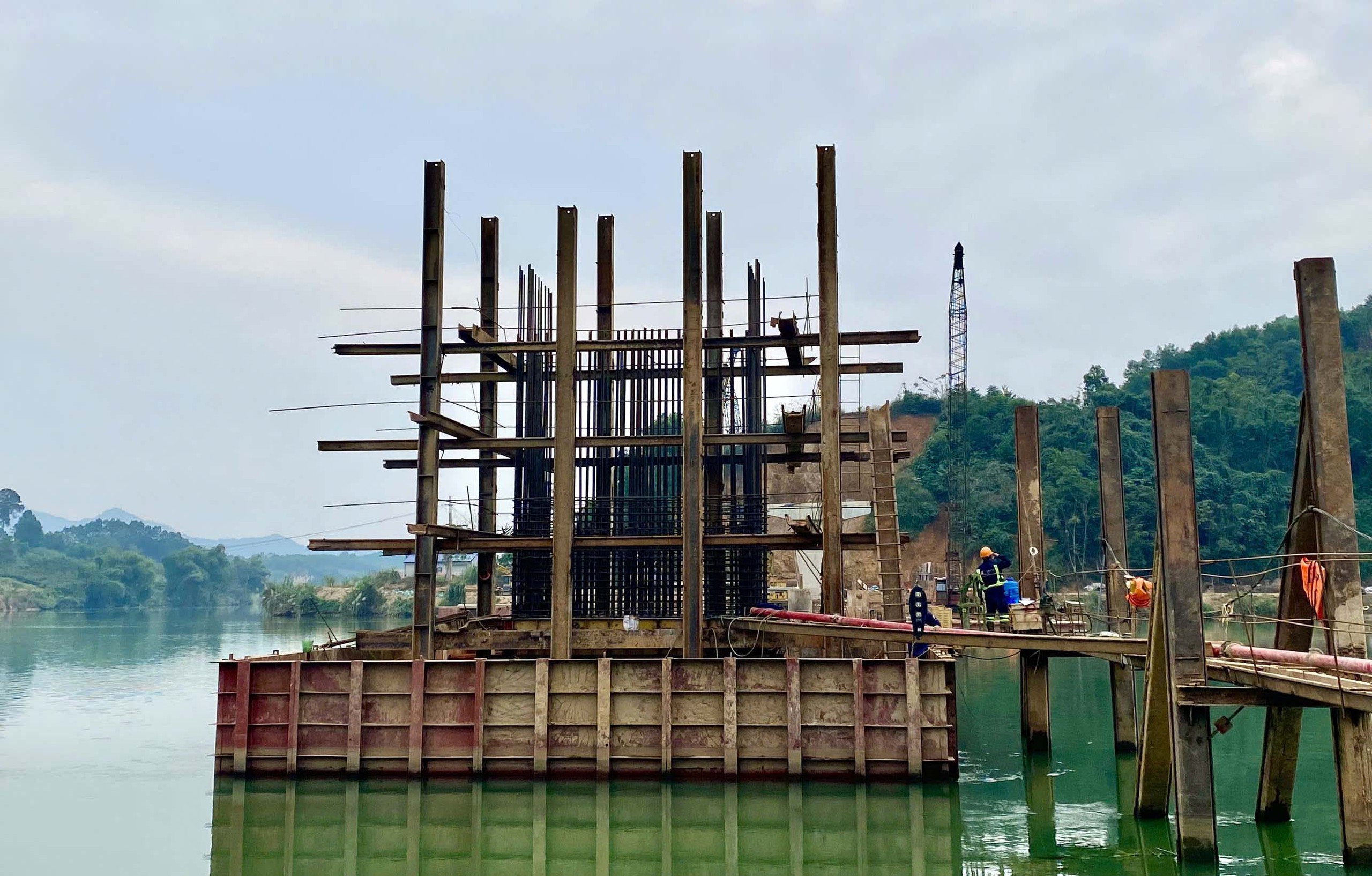 Hơn 600 ngày để cầu Hàm Yên trên cao tốc Tuyên Quang - Hà Giang sẵn sàng hợp long- Ảnh 2. Hơn 600 ngày để cầu Hàm Yên trên cao tốc Tuyên Quang - Hà Giang sẵn sàng hợp long- Ảnh 2.