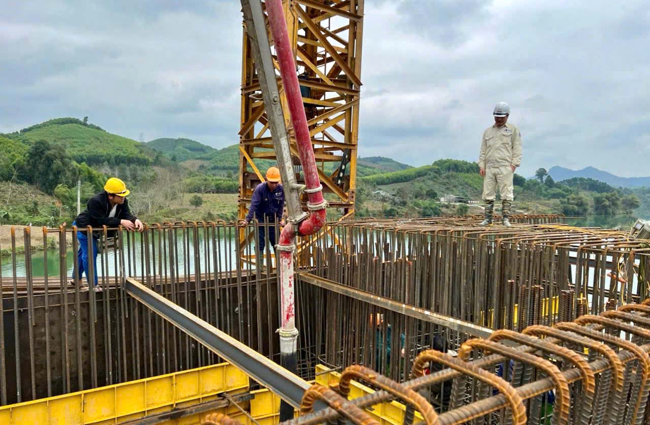 Hơn 600 ngày để cầu Hàm Yên trên cao tốc Tuyên Quang - Hà Giang sẵn sàng hợp long- Ảnh 3. Hơn 600 ngày để cầu Hàm Yên trên cao tốc Tuyên Quang - Hà Giang sẵn sàng hợp long- Ảnh 3.