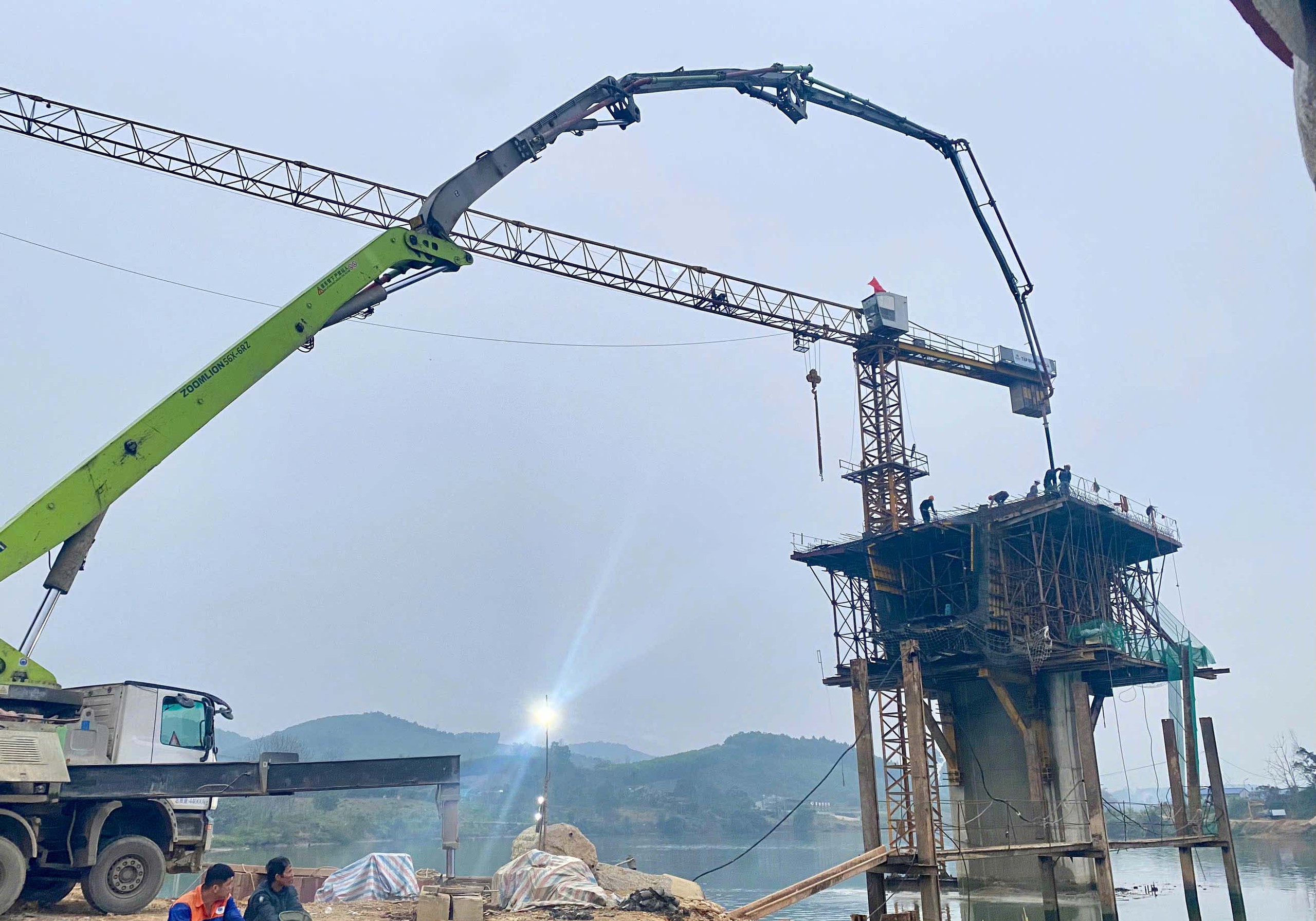 Hơn 600 ngày để cầu Hàm Yên trên cao tốc Tuyên Quang - Hà Giang sẵn sàng hợp long- Ảnh 4. Hơn 600 ngày để cầu Hàm Yên trên cao tốc Tuyên Quang - Hà Giang sẵn sàng hợp long- Ảnh 4.