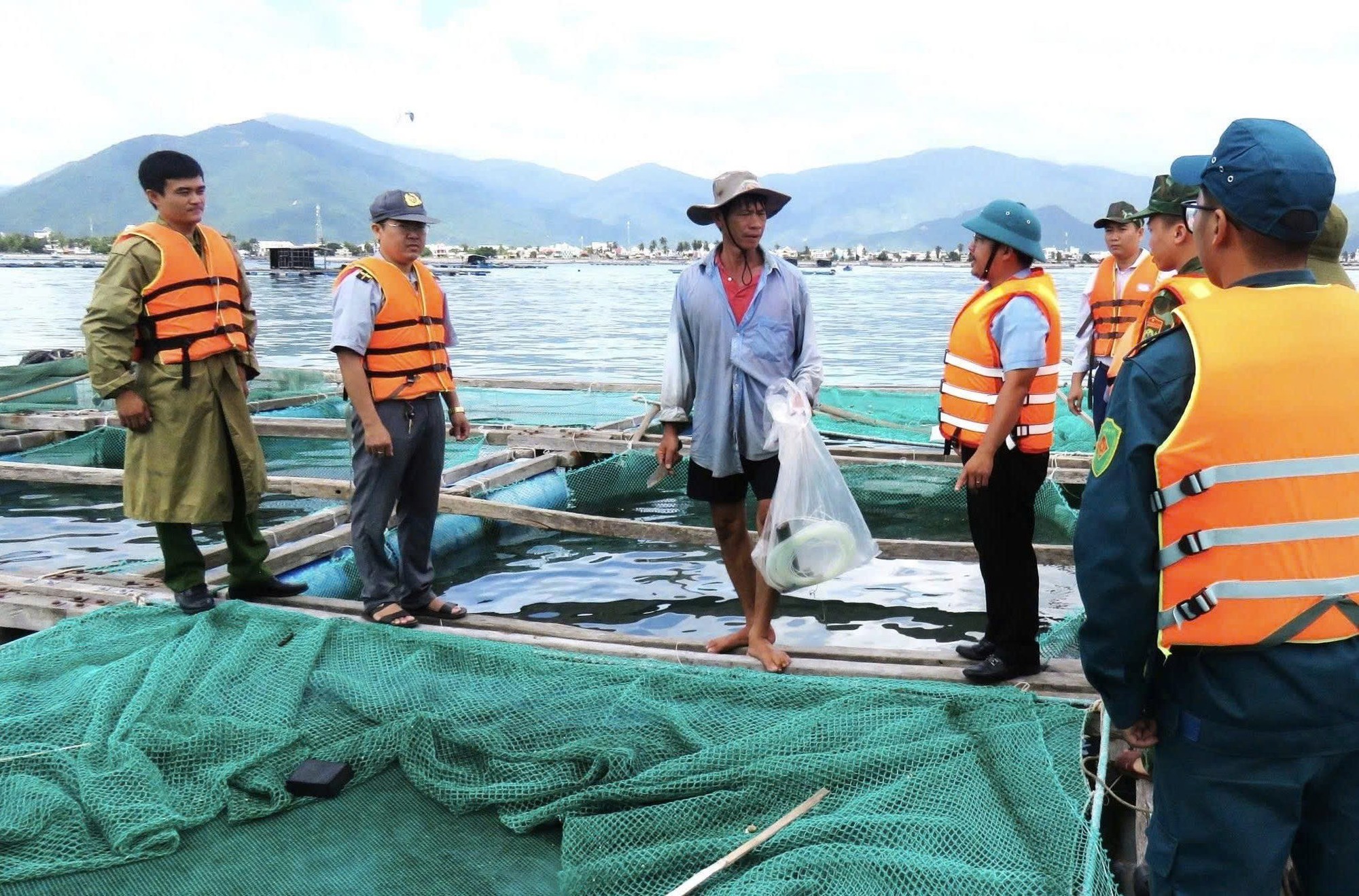 Ứng phó bão số 13: Các tỉnh miền Trung khẩn cấp sơ tán dân, ứng trực giữ đường- Ảnh 21.