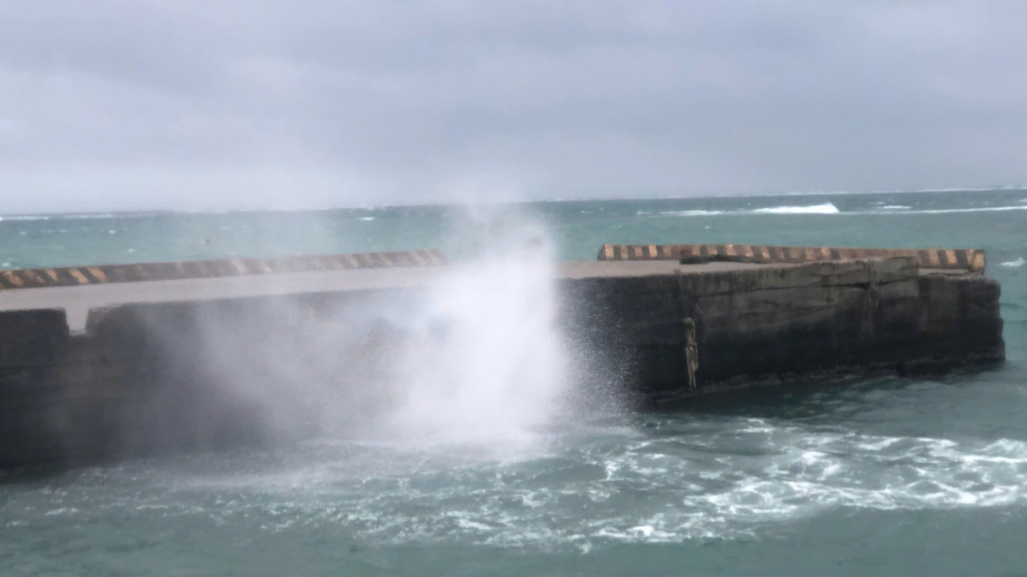 Ứng phó bão số 13: Các tỉnh miền Trung khẩn cấp sơ tán dân, ứng trực giữ đường- Ảnh 7.