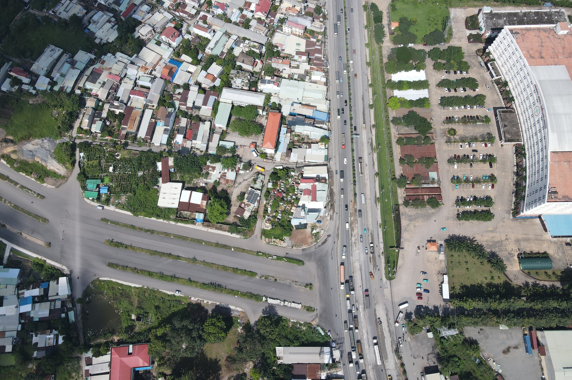 Hương lộ 2 nối QL51 với cao tốc đua tiến độ, sẵn sàng thông xe cuối tháng 11- Ảnh 8. Hương lộ 2 nối QL51 với cao tốc đua tiến độ, sẵn sàng thông xe cuối tháng 11- Ảnh 8.