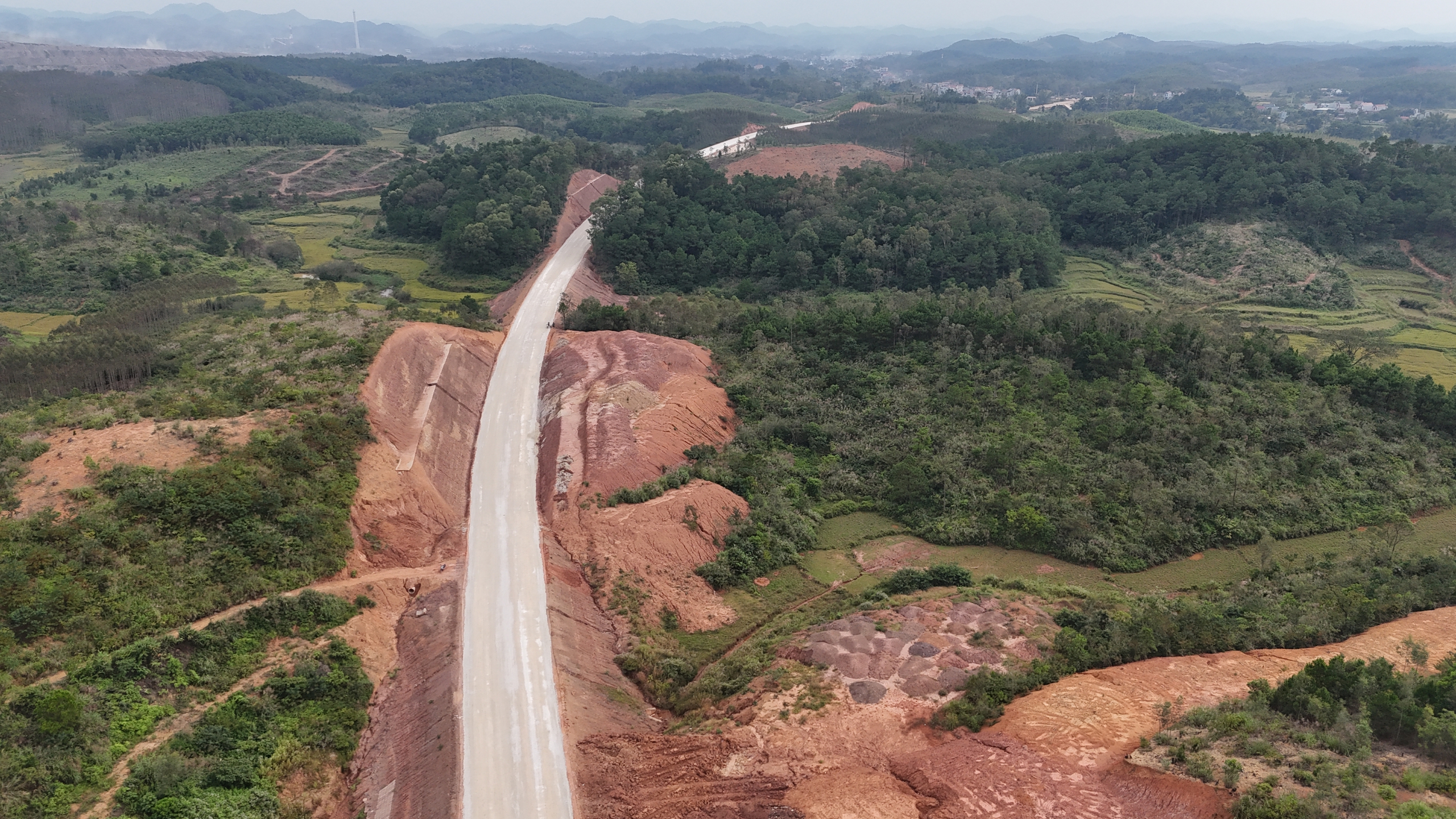 Nhà thầu tăng ca, quyết tâm đưa dự án nâng cấp quốc lộ 4B qua Lạng Sơn về đích đúng hạn- Ảnh 6. Nhà thầu tăng ca, quyết tâm đưa dự án nâng cấp quốc lộ 4B qua Lạng Sơn về đích đúng hạn- Ảnh 6.