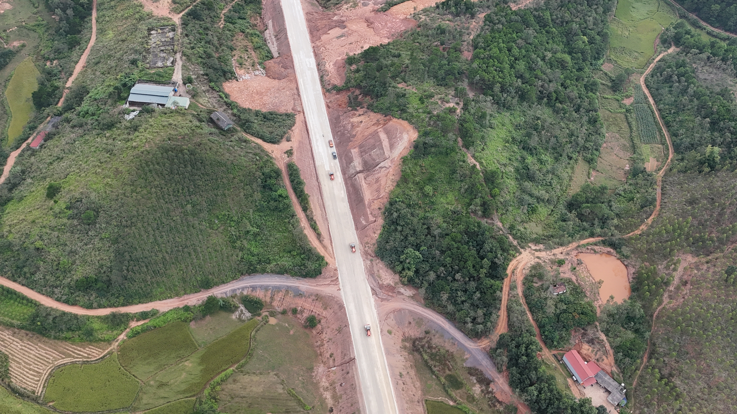 Nhà thầu tăng ca, quyết tâm đưa dự án nâng cấp quốc lộ 4B qua Lạng Sơn về đích đúng hạn- Ảnh 10. Nhà thầu tăng ca, quyết tâm đưa dự án nâng cấp quốc lộ 4B qua Lạng Sơn về đích đúng hạn- Ảnh 10.