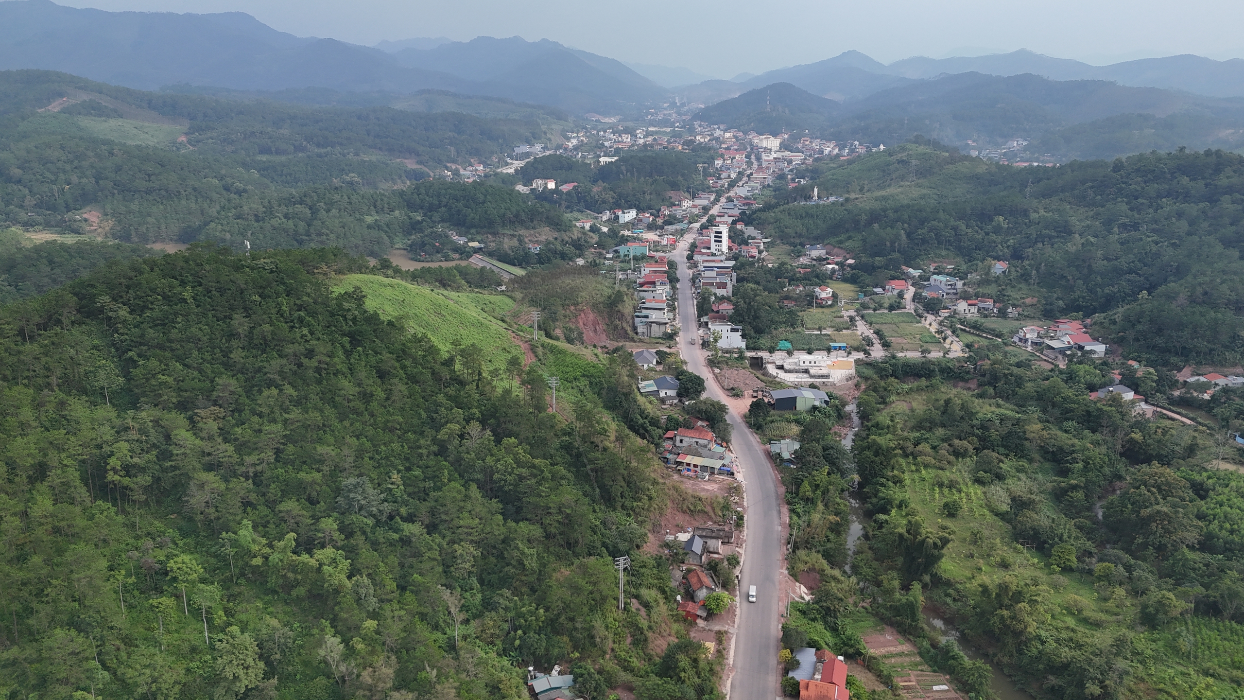 Nhà thầu tăng ca, quyết tâm đưa dự án nâng cấp quốc lộ 4B qua Lạng Sơn về đích đúng hạn- Ảnh 12. Nhà thầu tăng ca, quyết tâm đưa dự án nâng cấp quốc lộ 4B qua Lạng Sơn về đích đúng hạn- Ảnh 12.