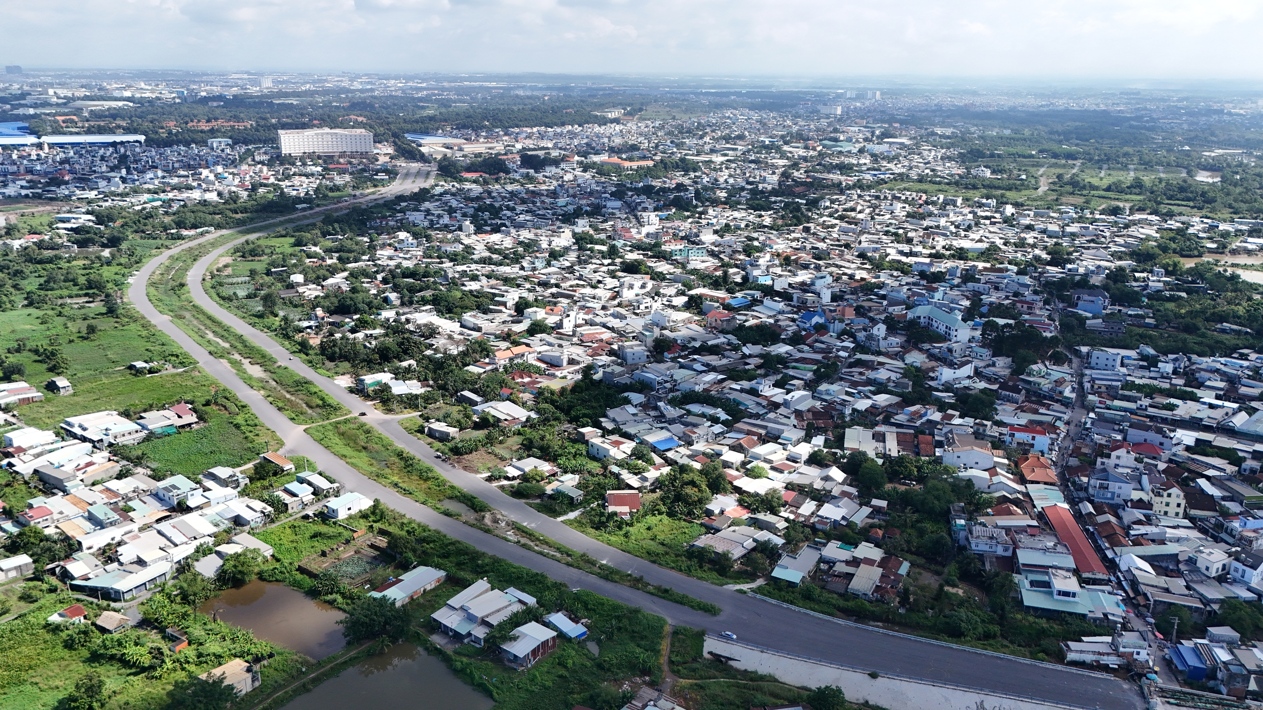 Hương lộ 2 nối QL51 với cao tốc đua tiến độ, sẵn sàng thông xe cuối tháng 11- Ảnh 9. Hương lộ 2 nối QL51 với cao tốc đua tiến độ, sẵn sàng thông xe cuối tháng 11- Ảnh 9.