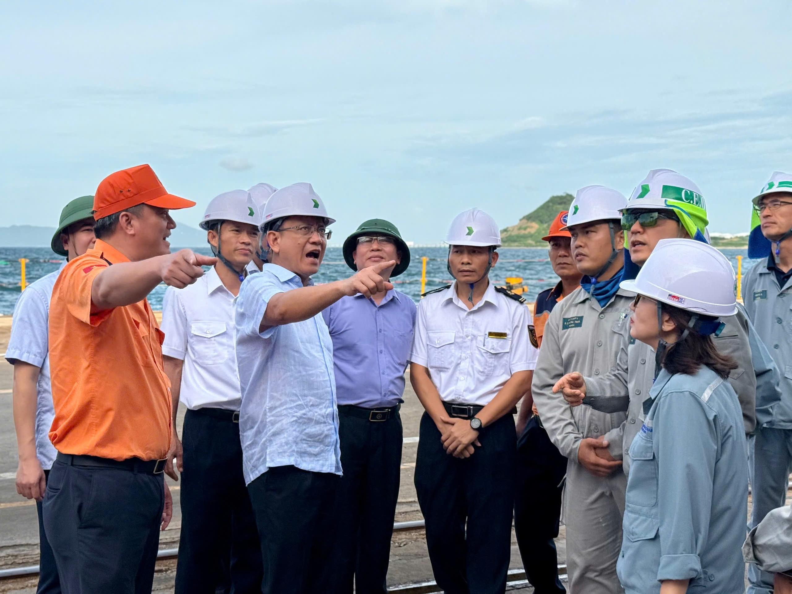 Ứng phó bão số 13: Tạm đóng cửa nhiều cảng biển, lập tổ cơ động sẵn sàng cứu nạn- Ảnh 1. Ứng phó bão số 13: Tạm đóng cửa nhiều cảng biển, lập tổ cơ động sẵn sàng cứu nạn- Ảnh 1.