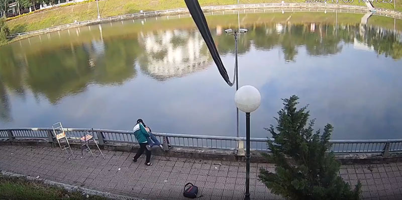 Công an Lào Cai thông tin vụ nam sinh đâm bạn rồi hất xuống hồ nước- Ảnh 2. Công an Lào Cai thông tin vụ nam sinh đâm bạn rồi hất xuống hồ nước- Ảnh 2.